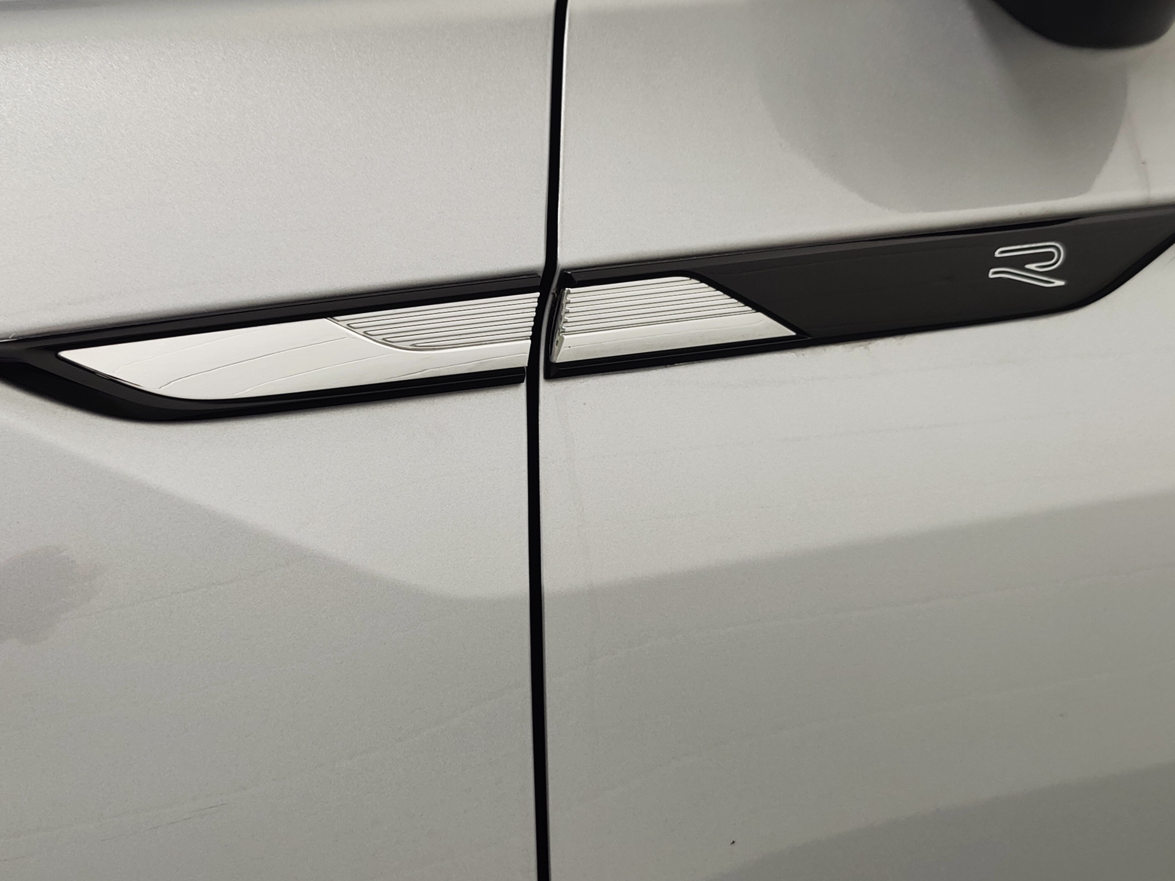 2023 Volkswagen Tiguan AWD SE R-Line Black w/Sunroof