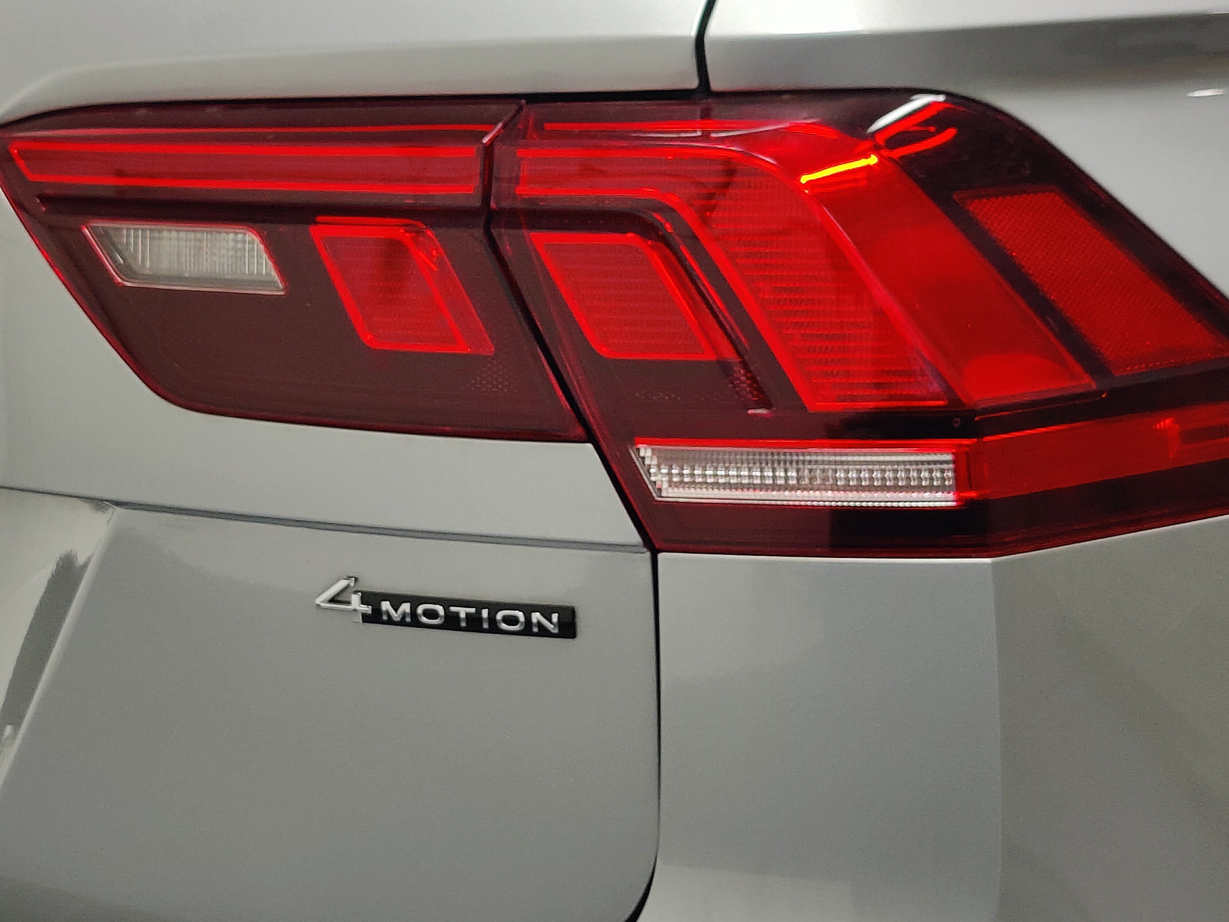 2023 Volkswagen Tiguan AWD SE R-Line Black w/Sunroof
