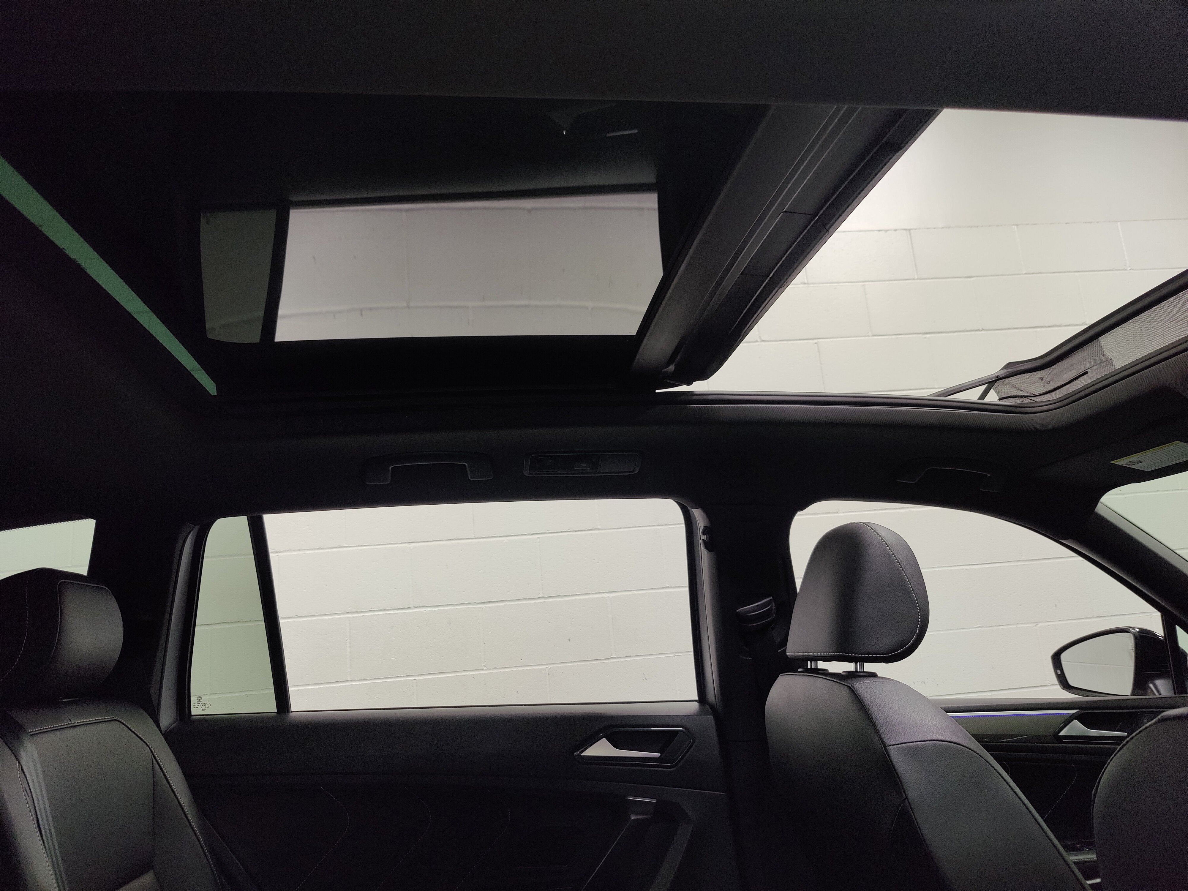 2023 Volkswagen Tiguan AWD SE R-Line Black w/Sunroof