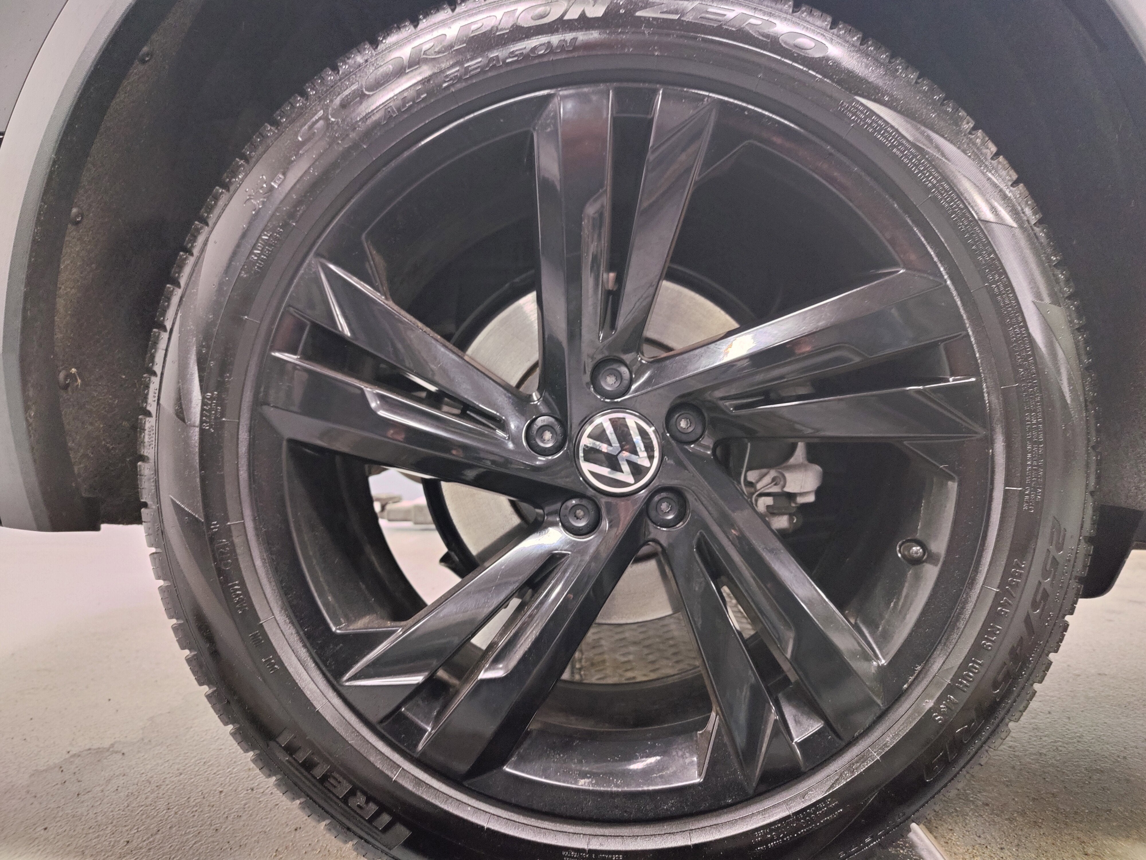 2024 Volkswagen Tiguan SE AWD R-Line Black w/Sunroof