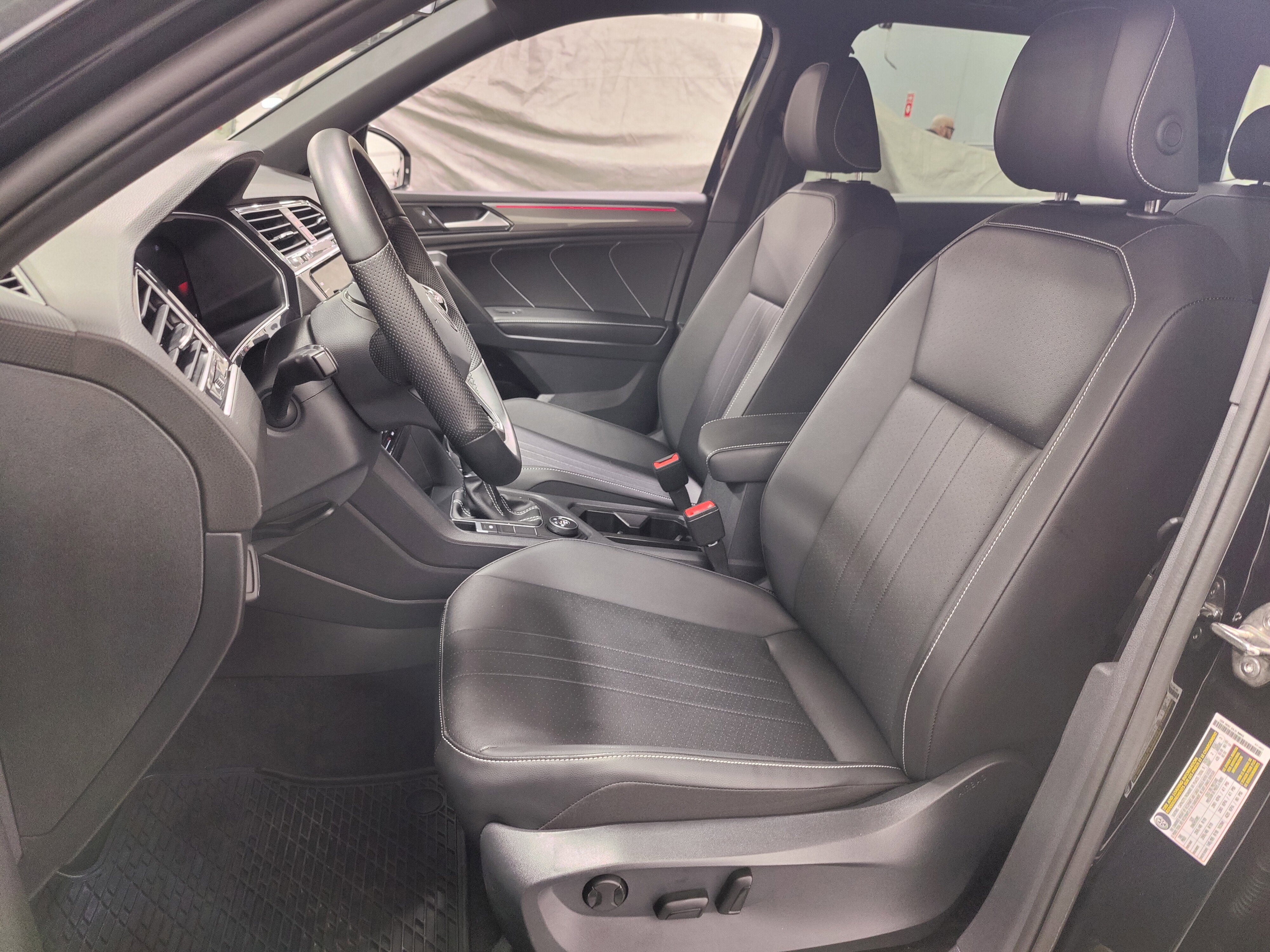 2024 Volkswagen Tiguan SE AWD R-Line Black w/Sunroof