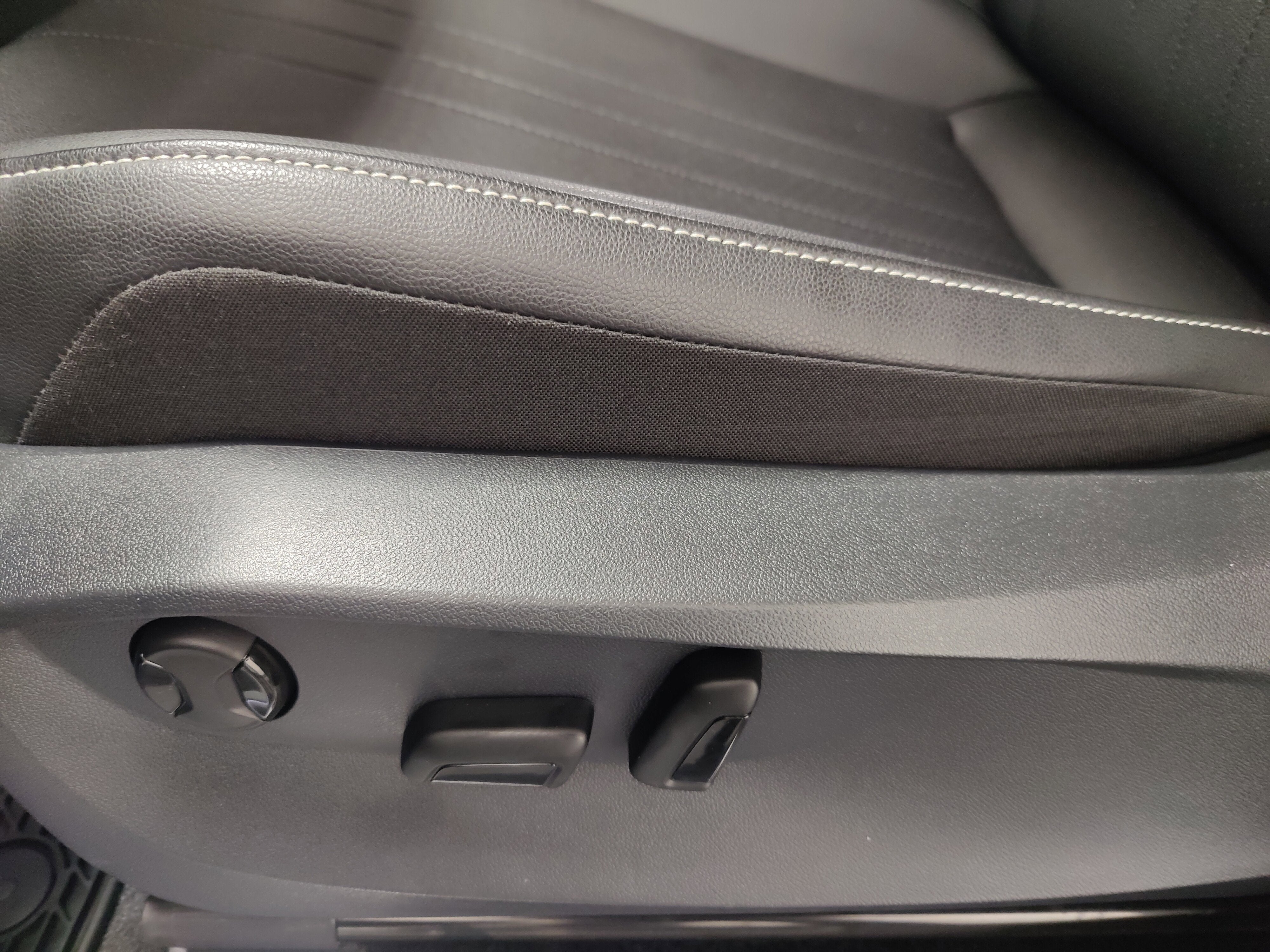 2024 Volkswagen Tiguan SE AWD R-Line Black w/Sunroof