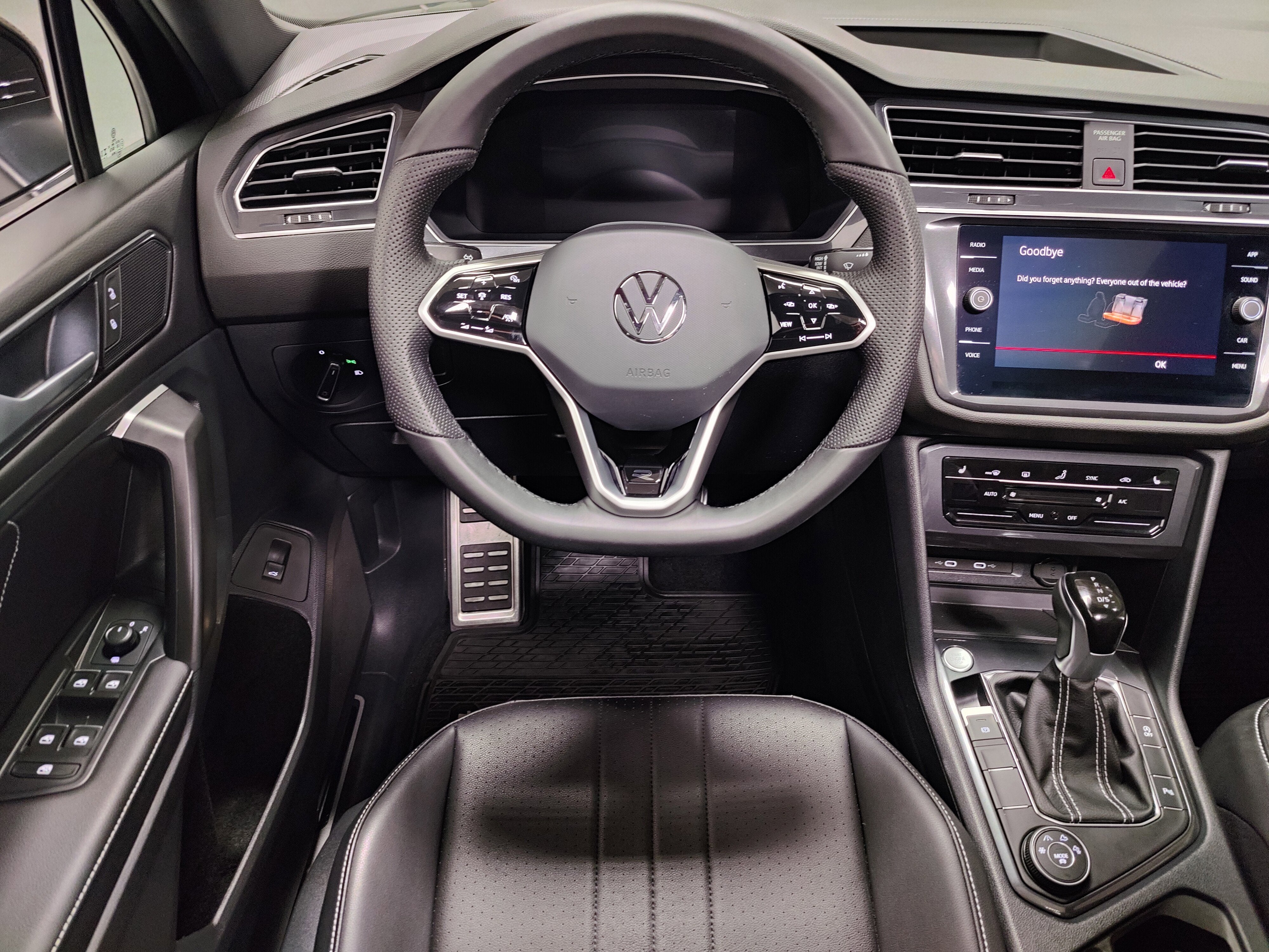 2024 Volkswagen Tiguan SE AWD R-Line Black w/Sunroof