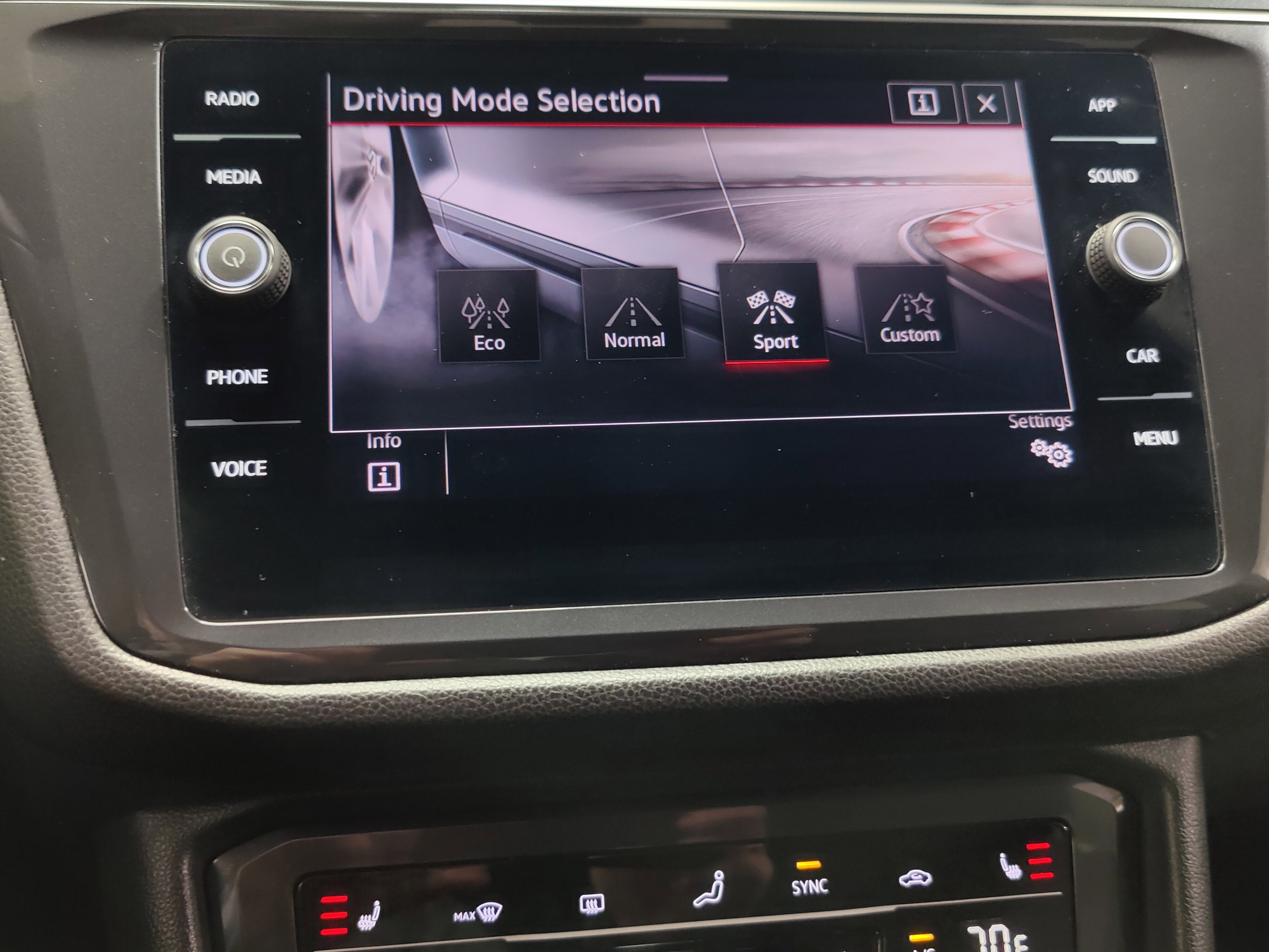 2024 Volkswagen Tiguan SE AWD R-Line Black w/Sunroof