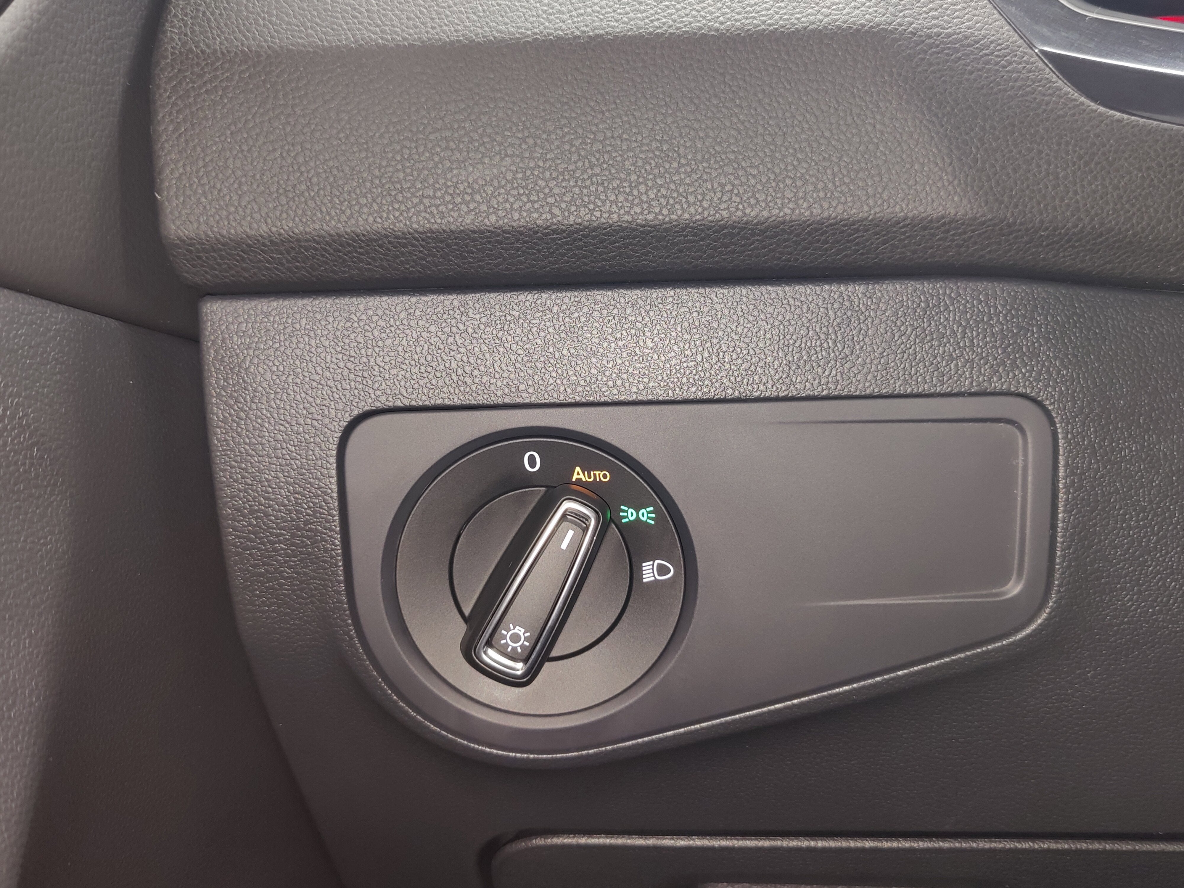 2024 Volkswagen Tiguan SE AWD R-Line Black w/Sunroof