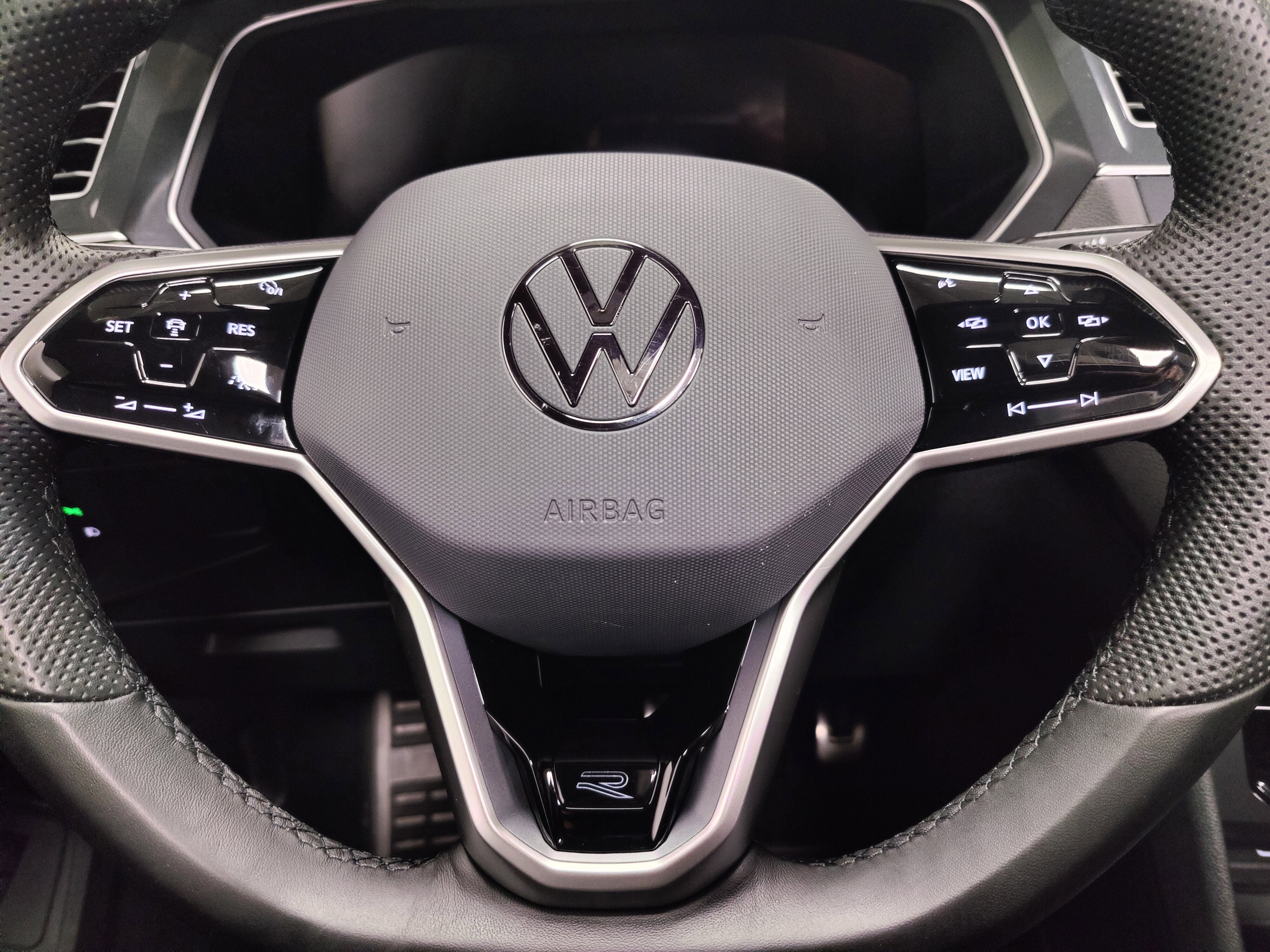 2024 Volkswagen Tiguan SE AWD R-Line Black w/Sunroof