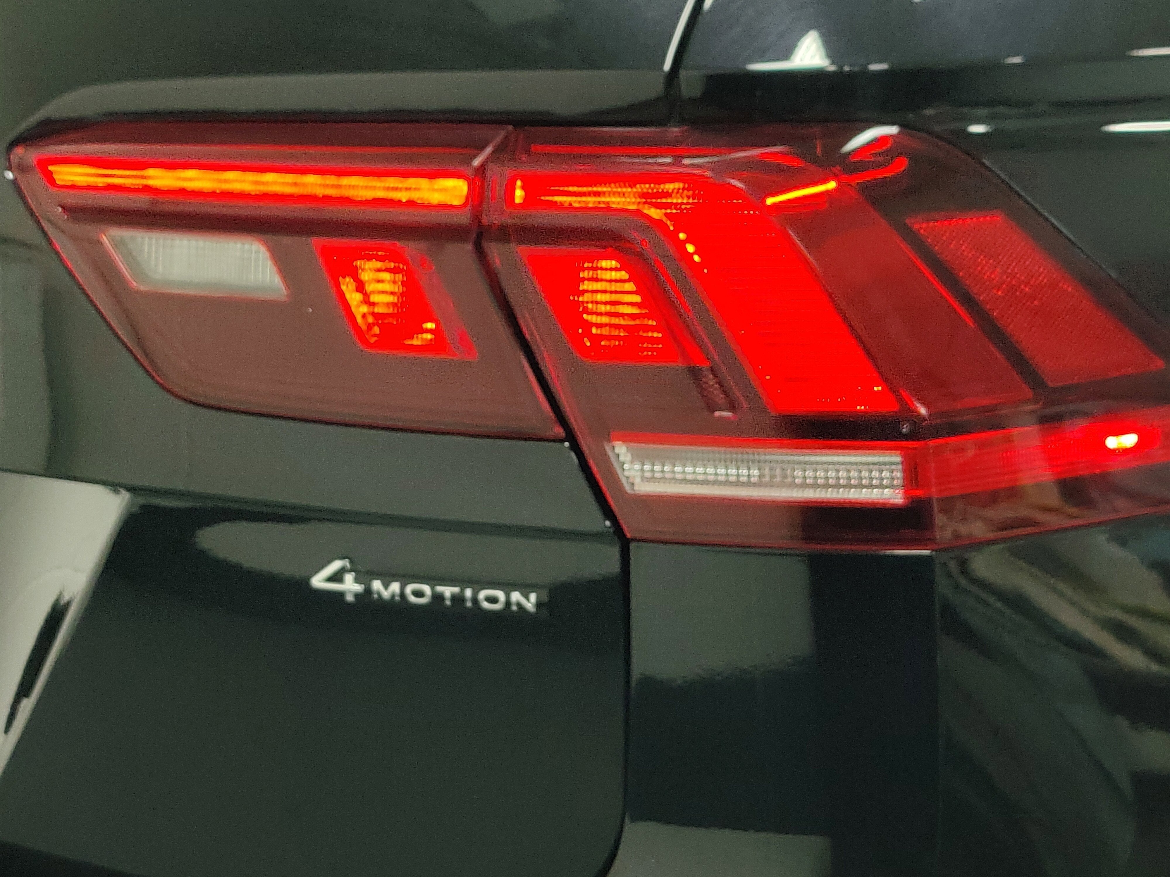 2024 Volkswagen Tiguan SE AWD R-Line Black w/Sunroof