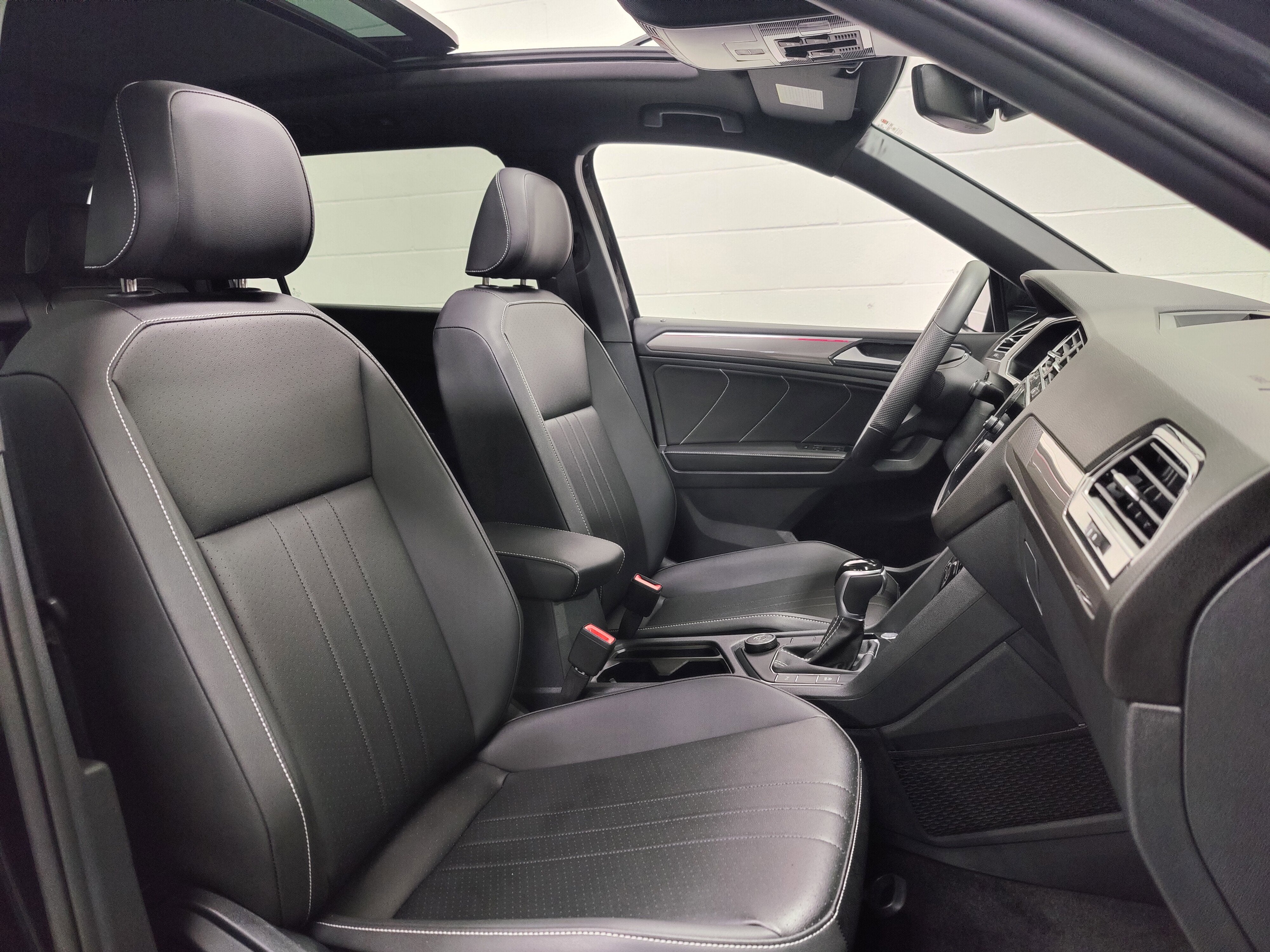2024 Volkswagen Tiguan SE AWD R-Line Black w/Sunroof