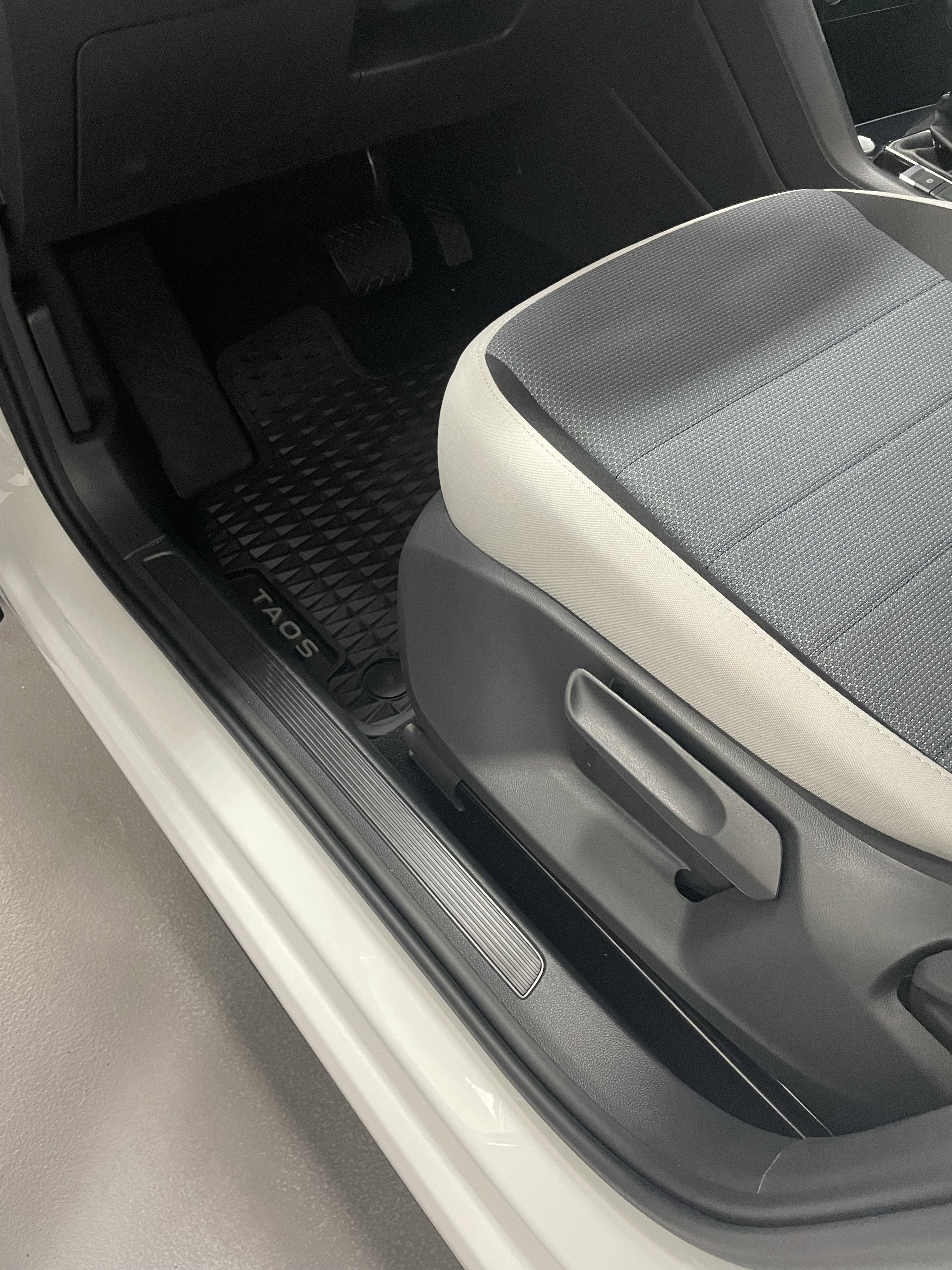 2025 Volkswagen Taos S