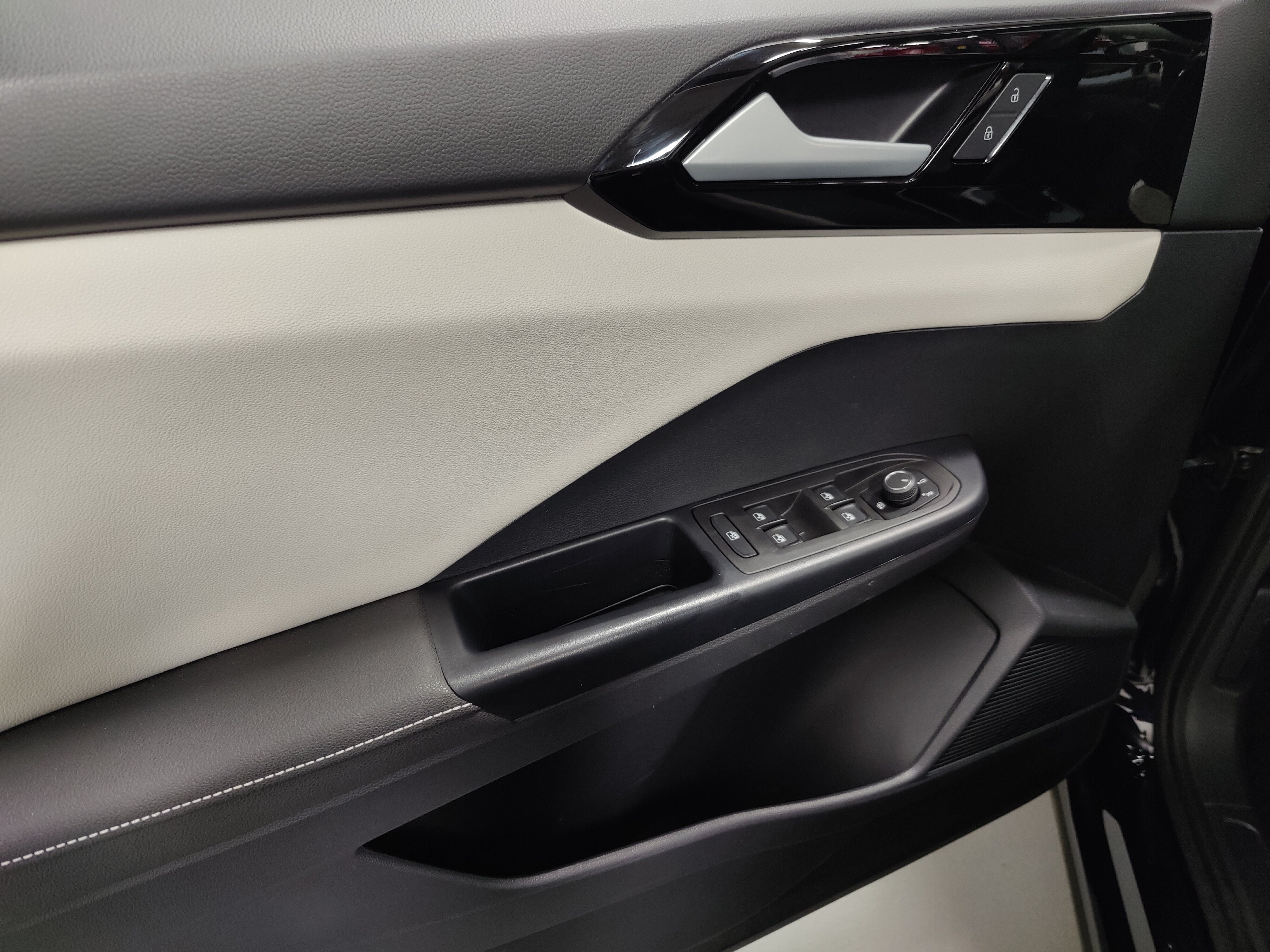 2025 Volkswagen Taos S 4-Motion AWD
