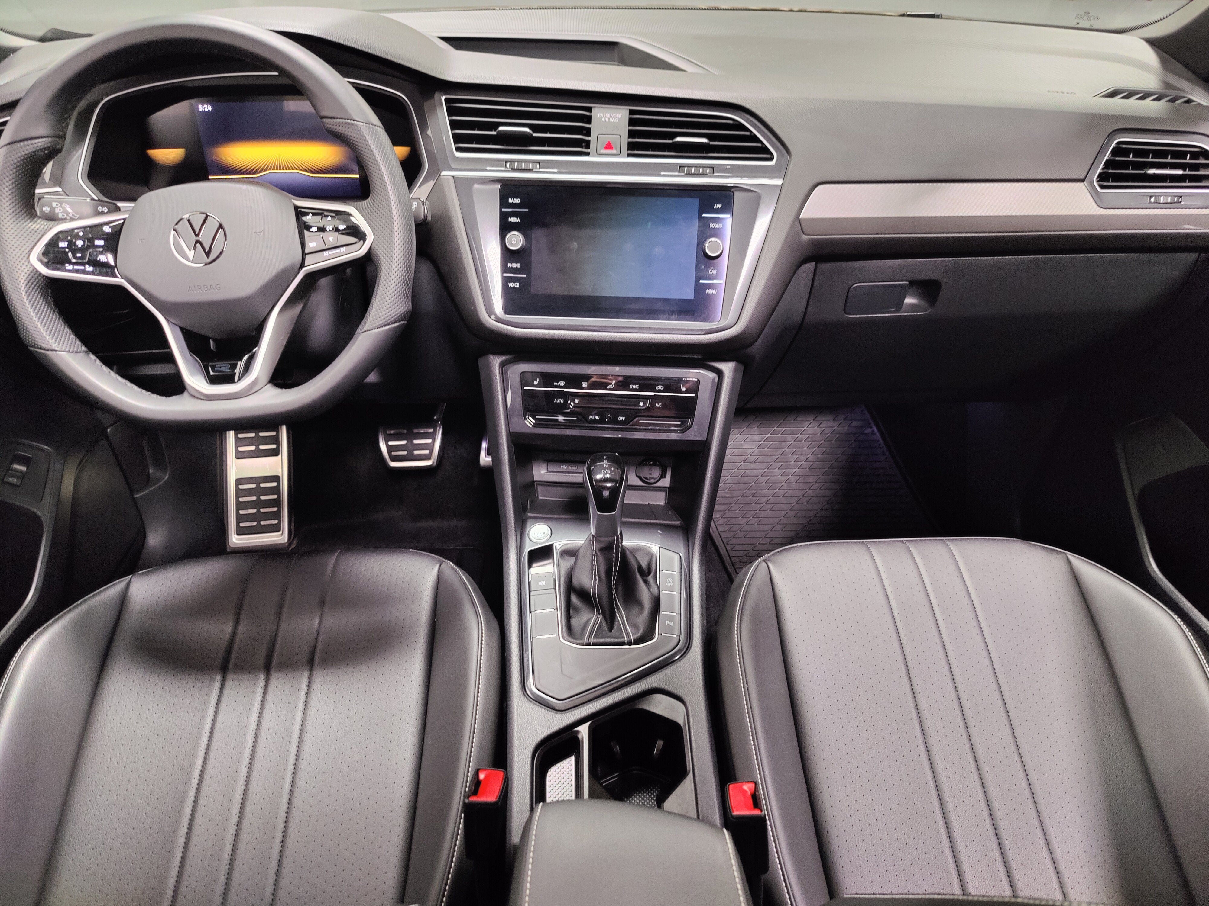 2023 Volkswagen Tiguan SE R-Line Black