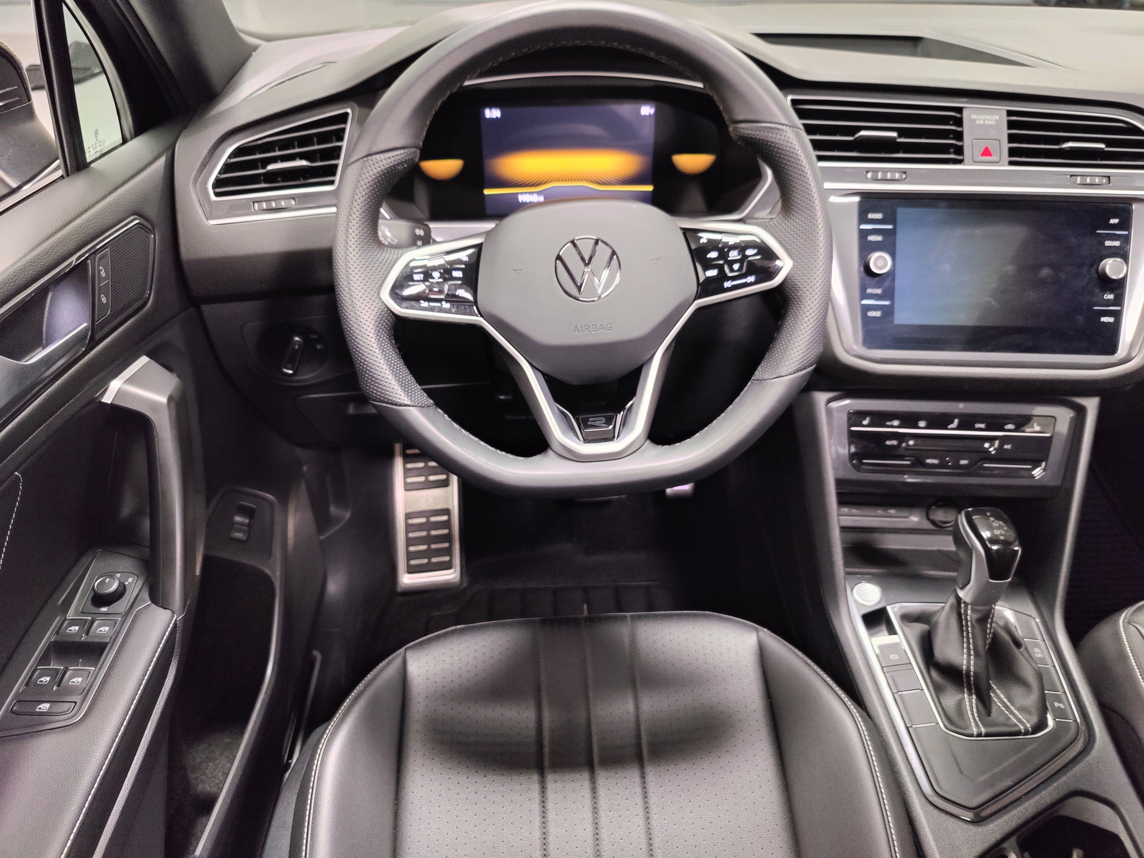 2023 Volkswagen Tiguan SE R-Line Black