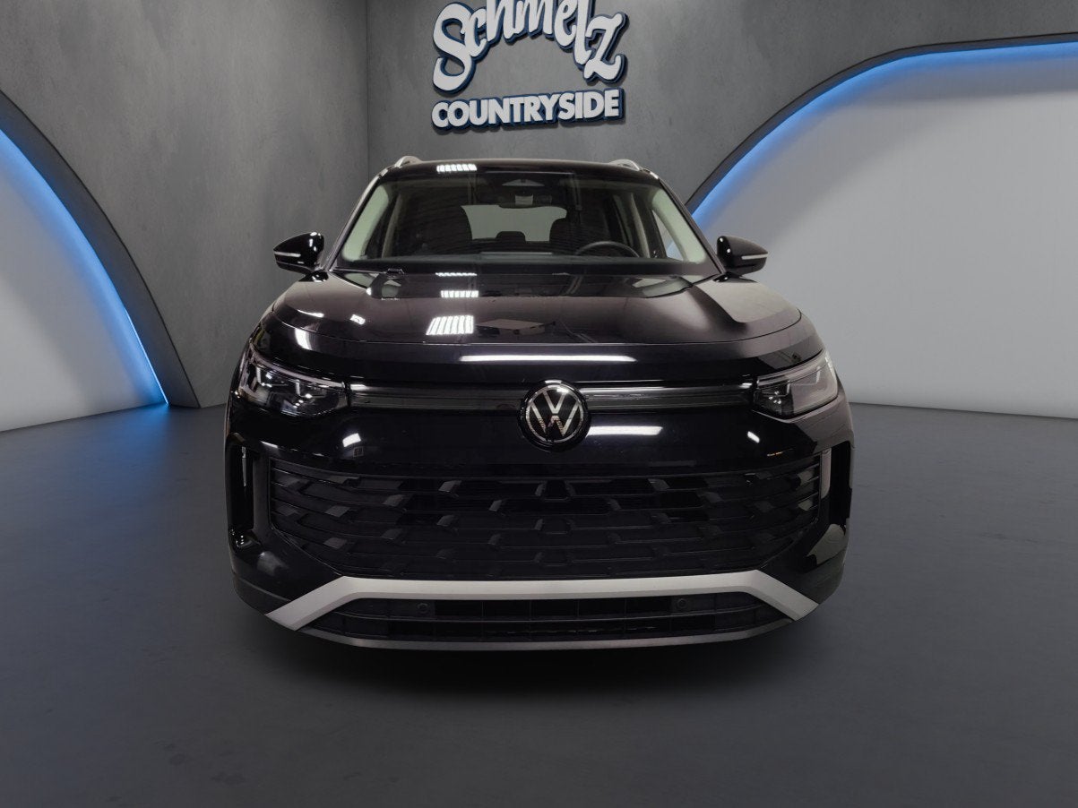 Used 2025 Volkswagen Tiguan SE with VIN 3VVER7RM8SM036580 for sale in Maplewood, Minnesota