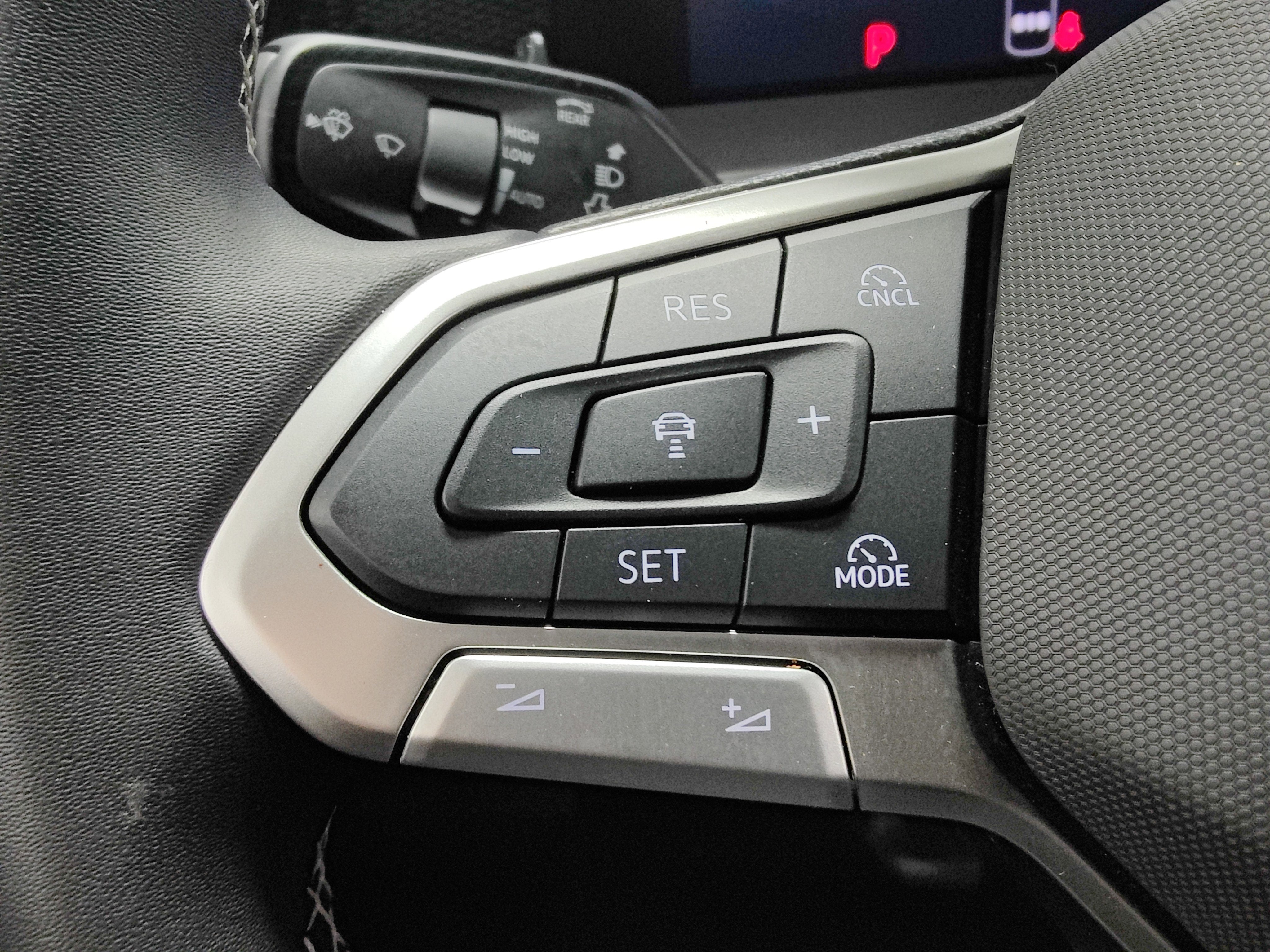 2025 Volkswagen Tiguan SE 4-Motion AWD