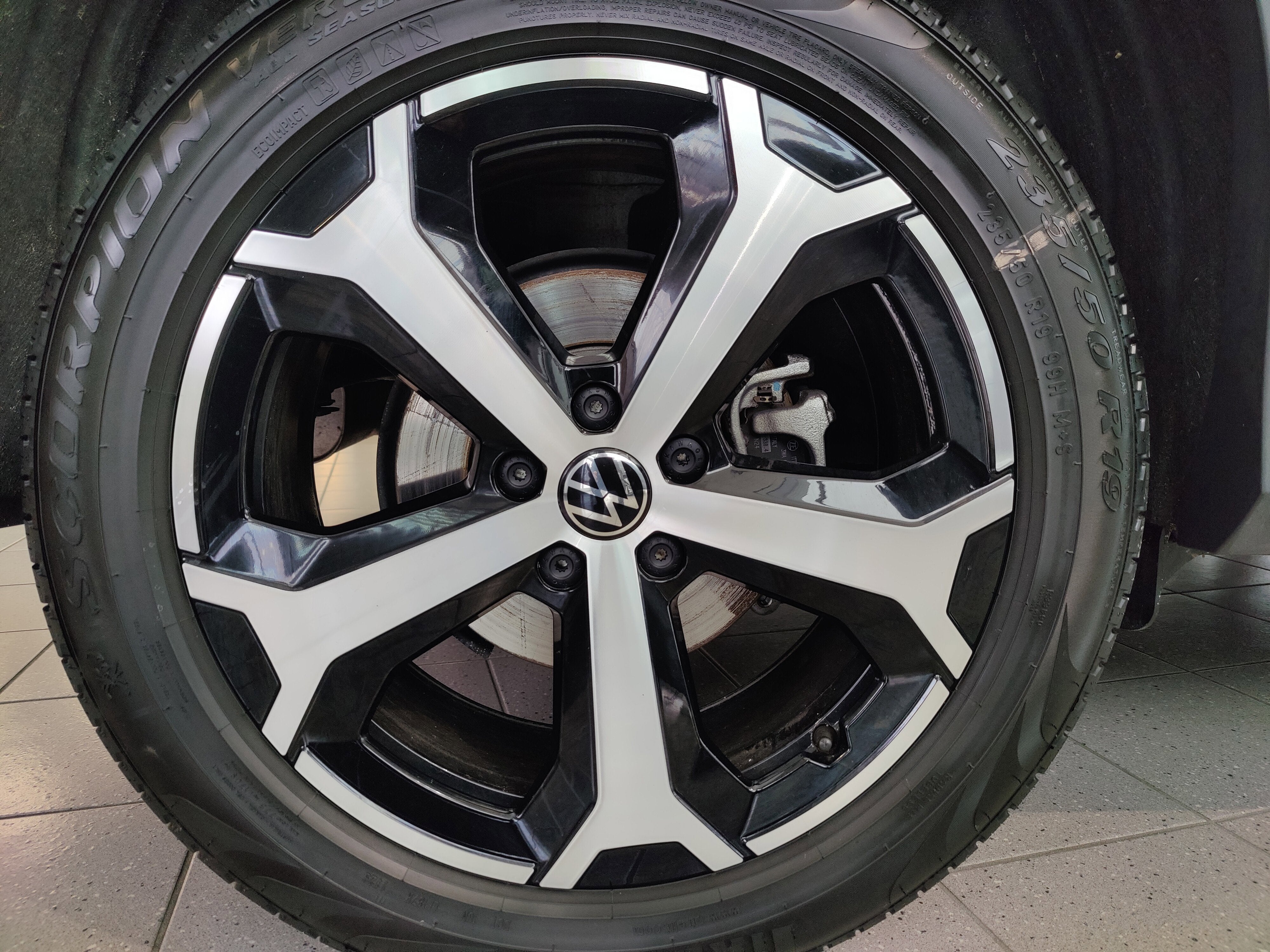 2025 Volkswagen Tiguan SE 4-Motion AWD