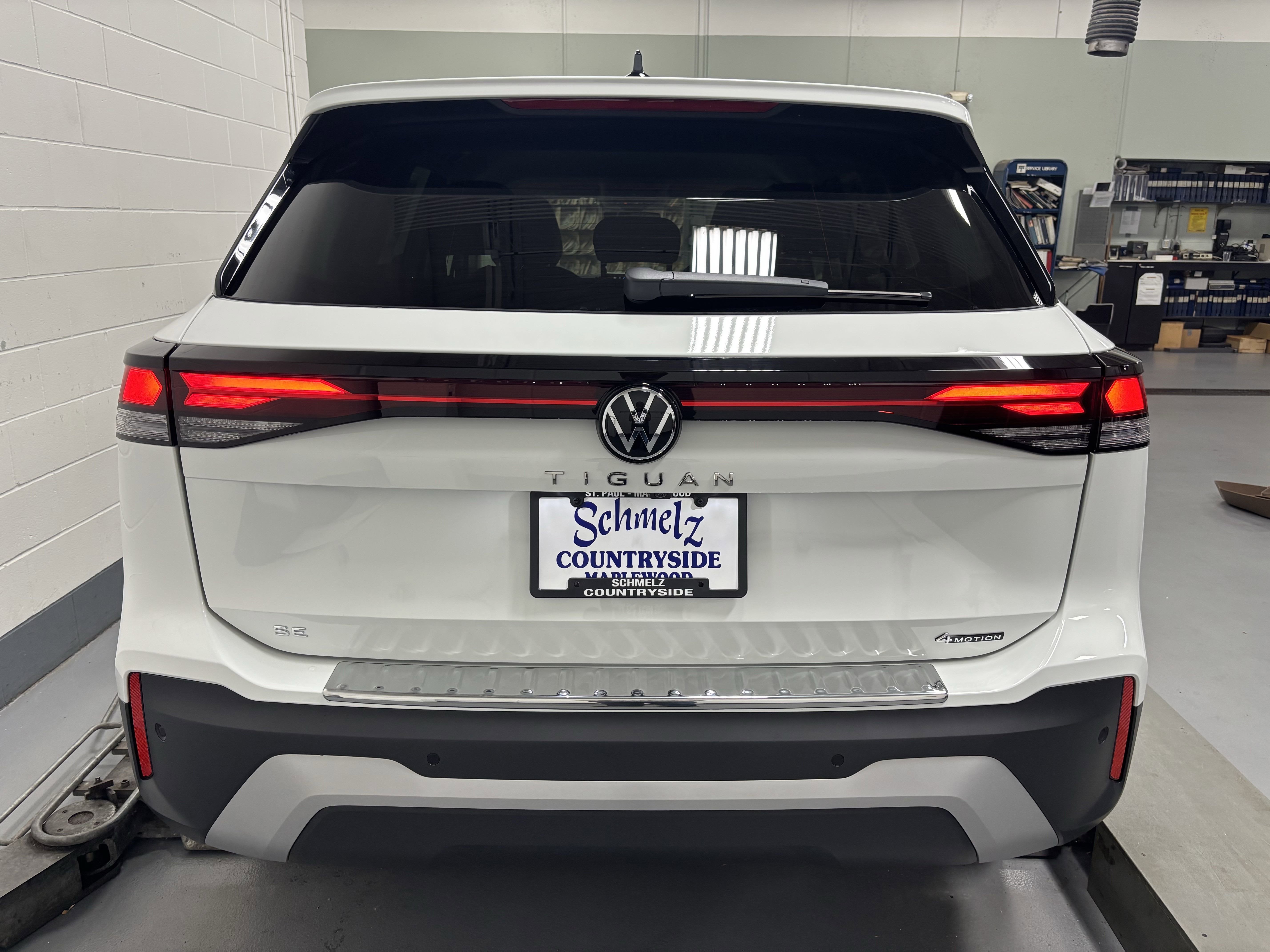 2025 Volkswagen Tiguan SE 4-Motion AWD