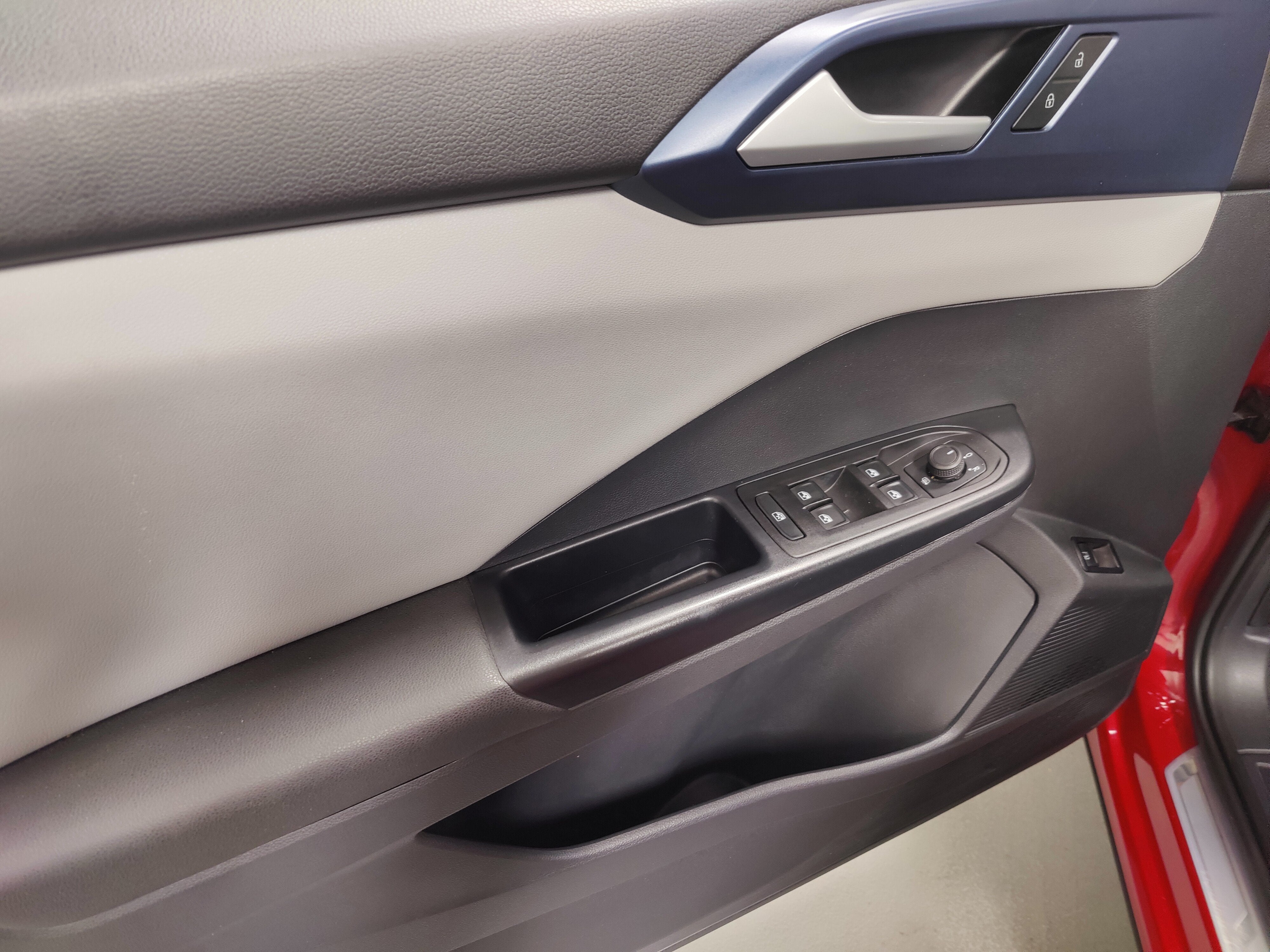 2023 Volkswagen Taos SE w/Sunroof