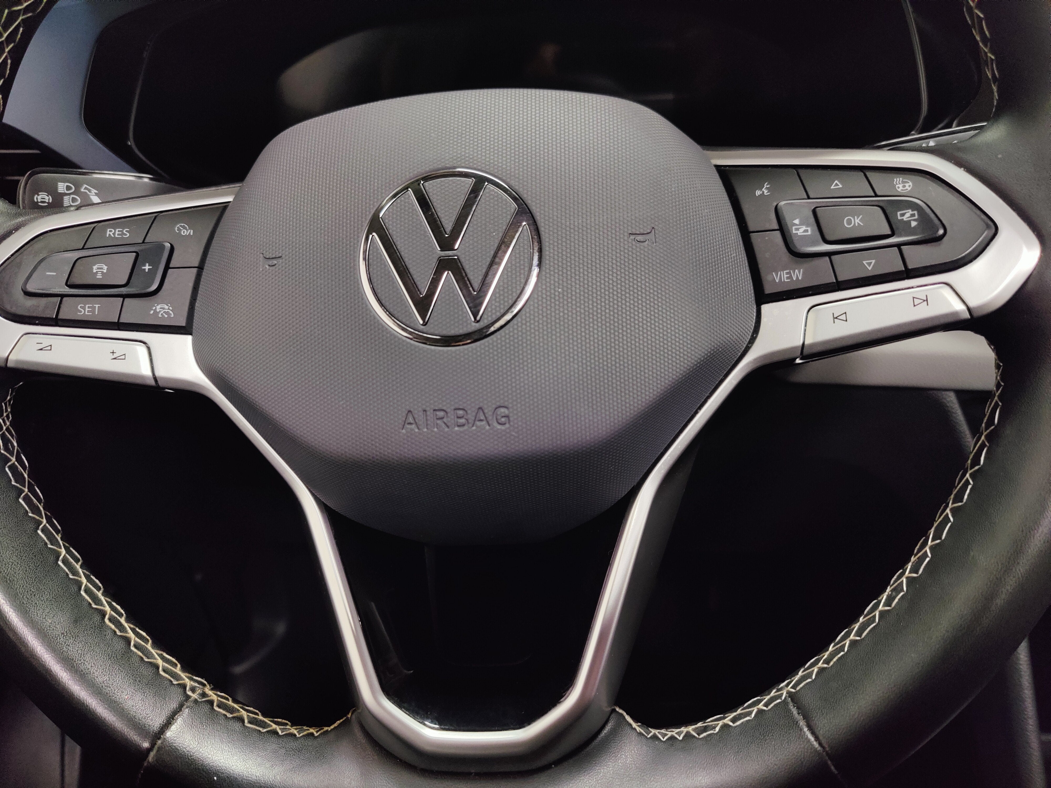 2023 Volkswagen Taos SE w/Sunroof