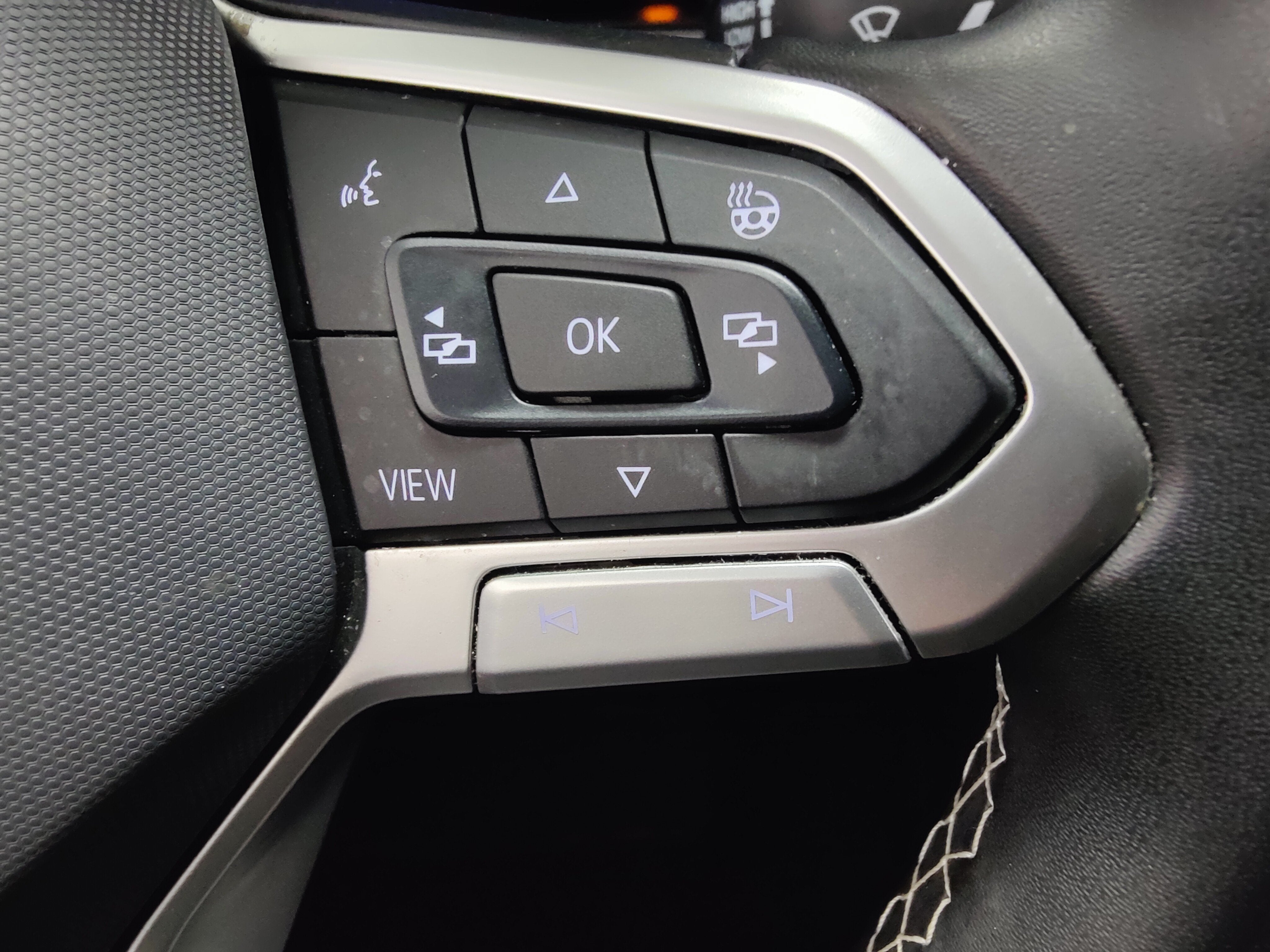 2023 Volkswagen Taos SE w/Sunroof