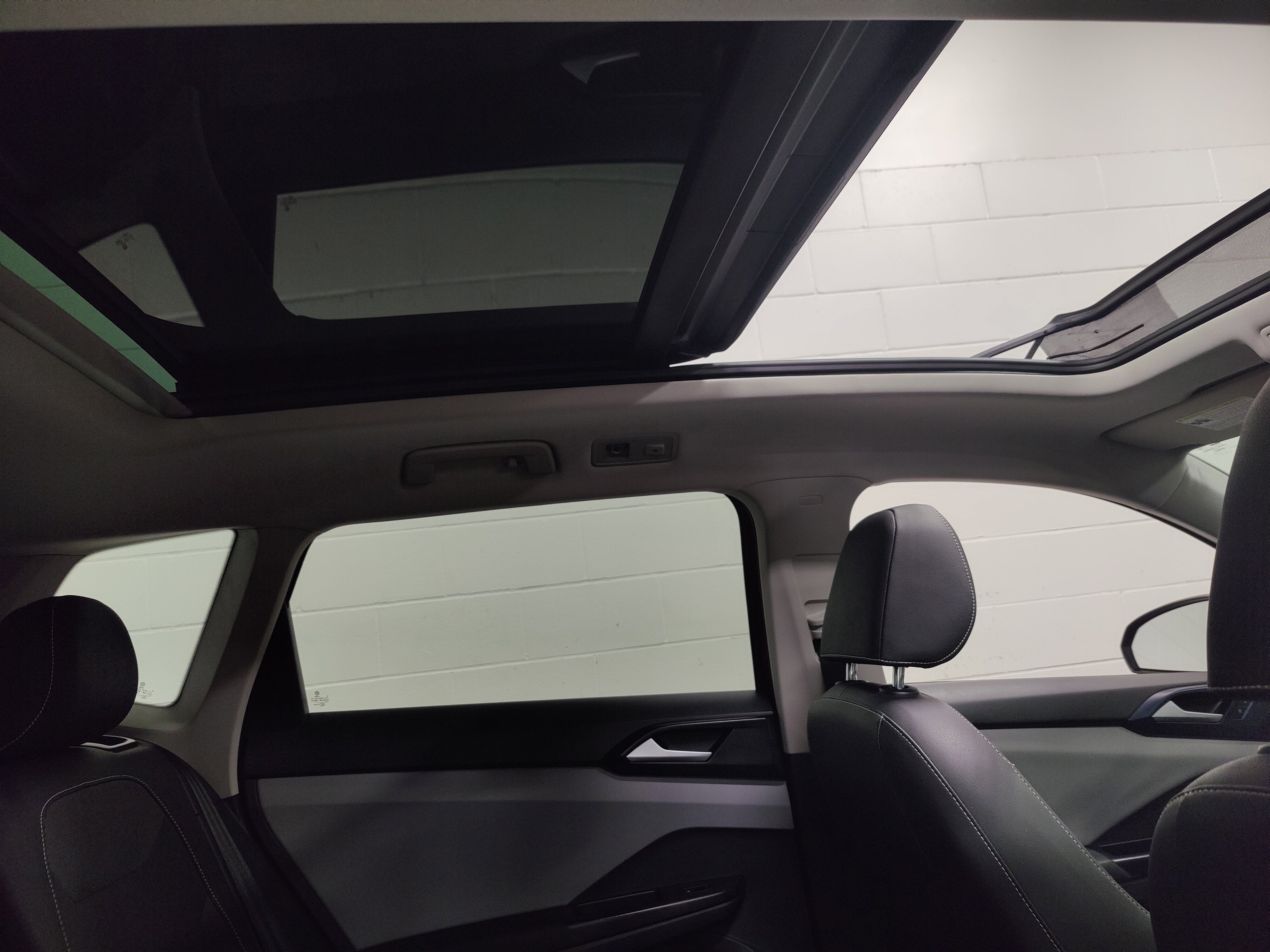 2023 Volkswagen Taos SE w/Sunroof