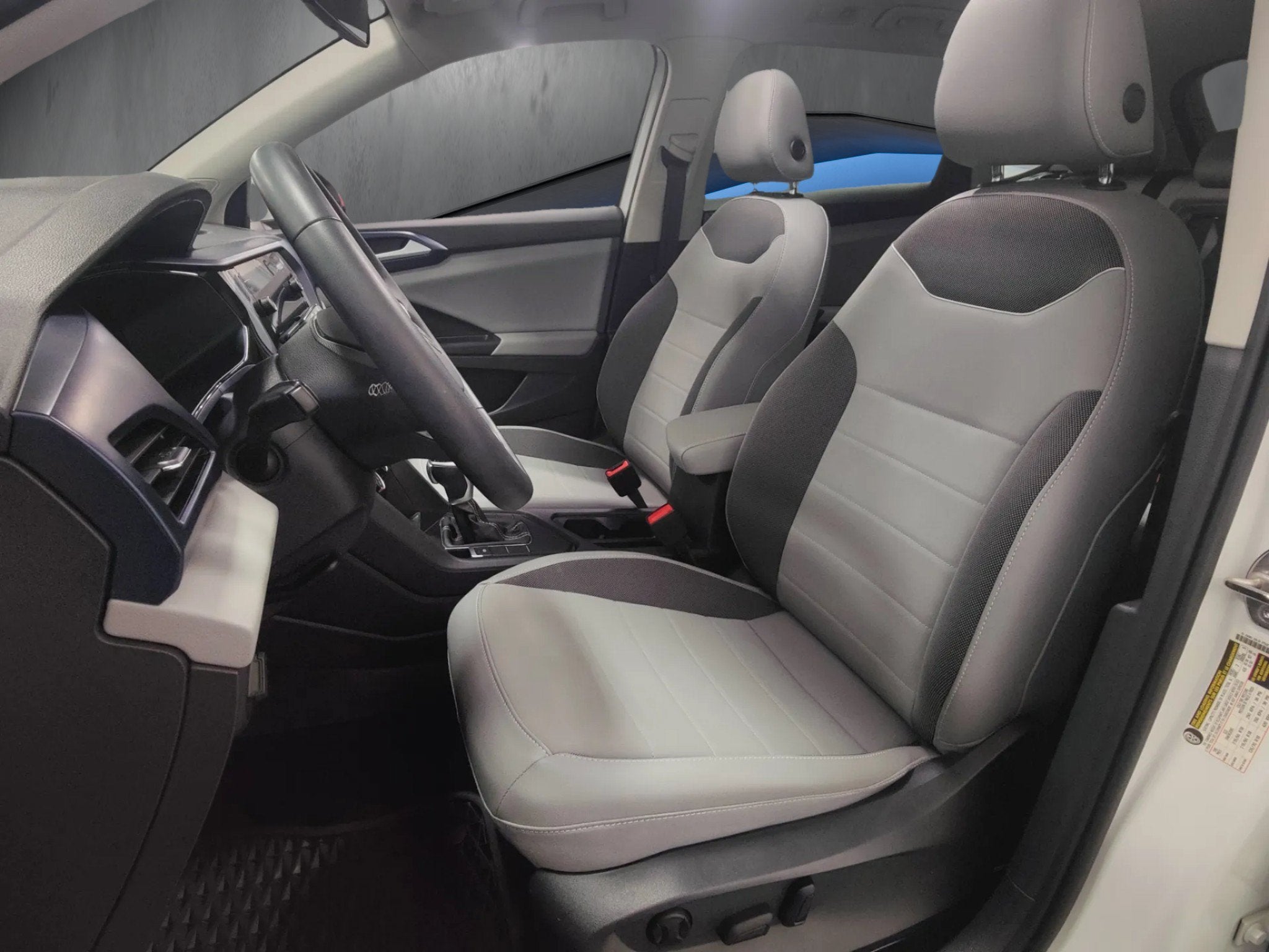 2023 Volkswagen Taos SE w/Sunroof
