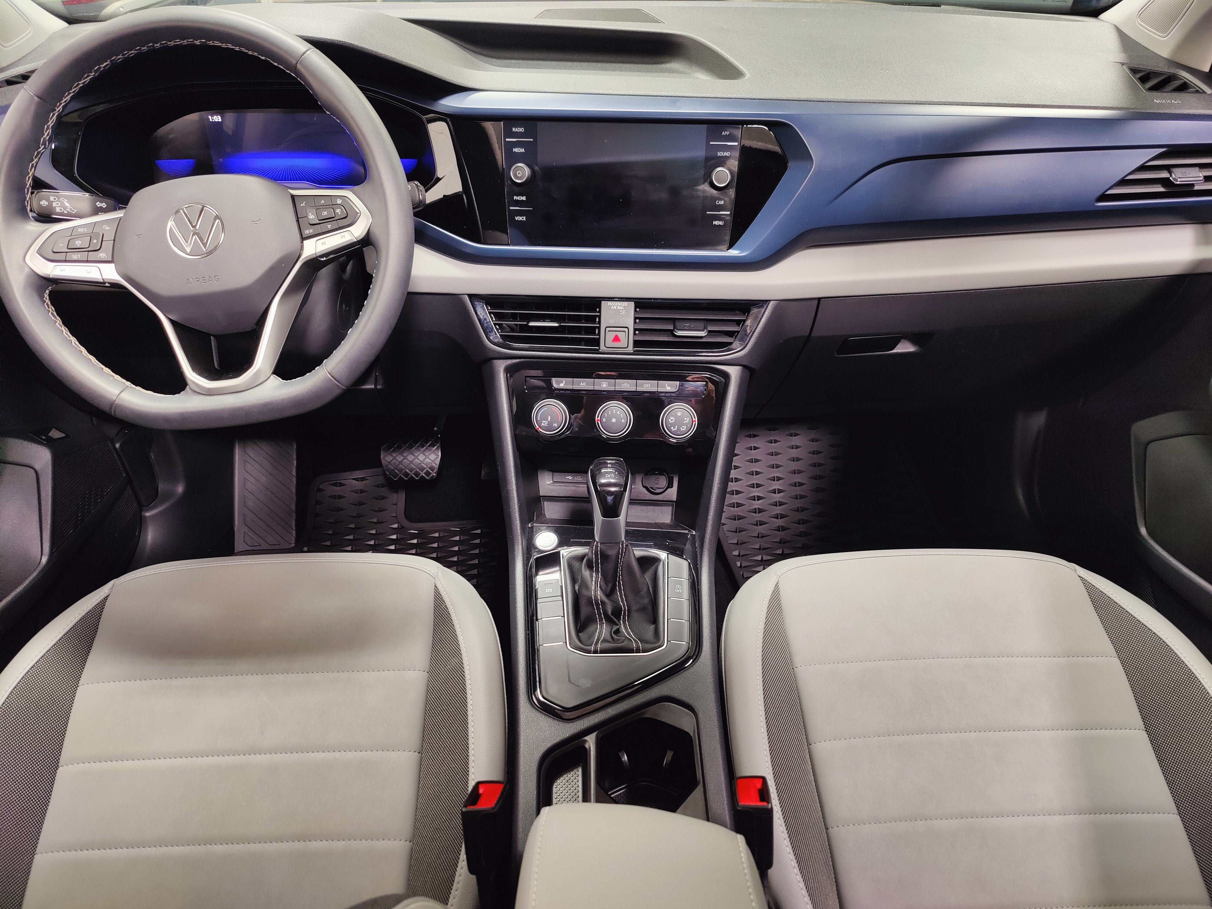 2023 Volkswagen Taos SE w/Sunroof