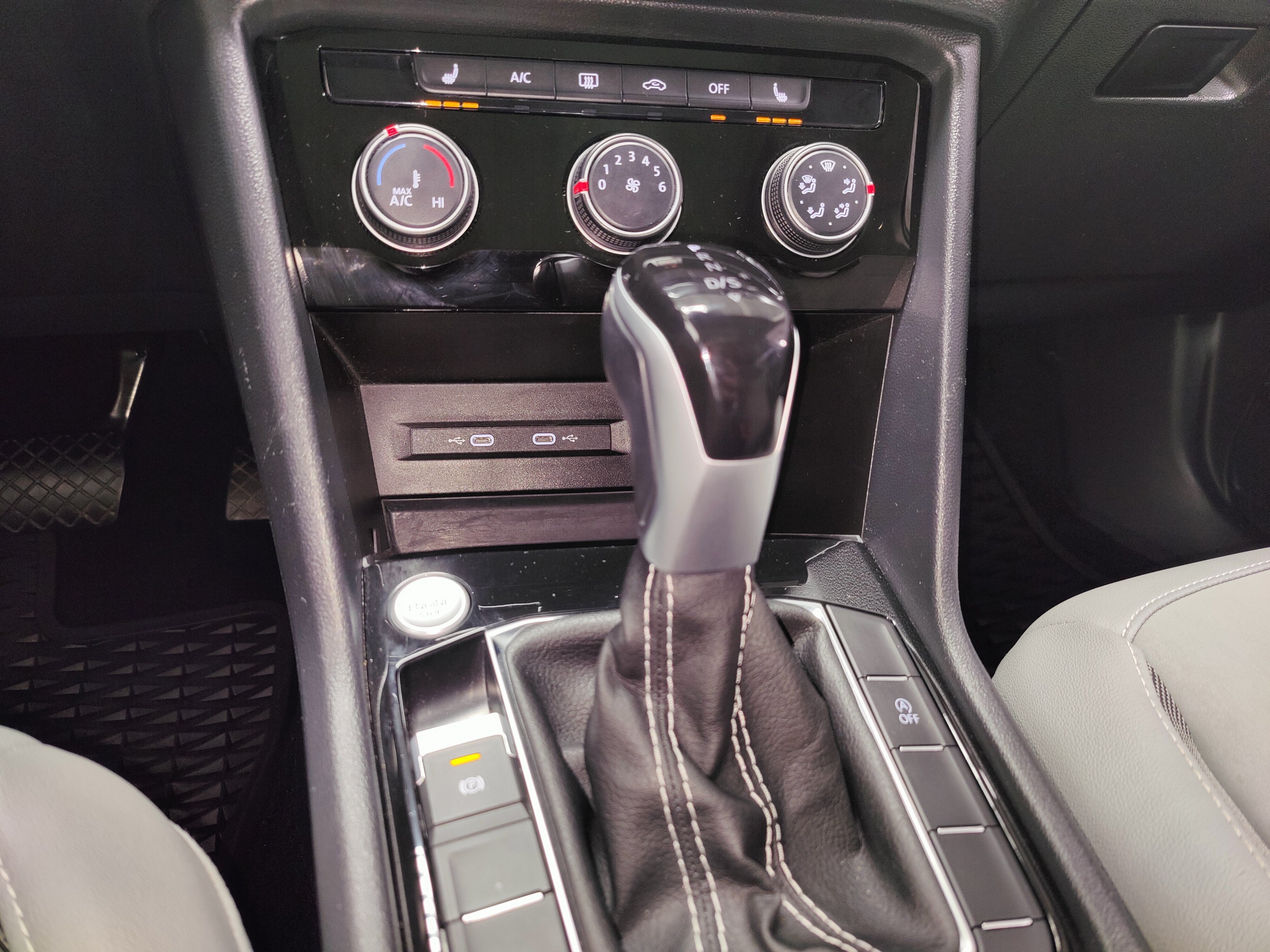 2023 Volkswagen Taos SE w/Sunroof