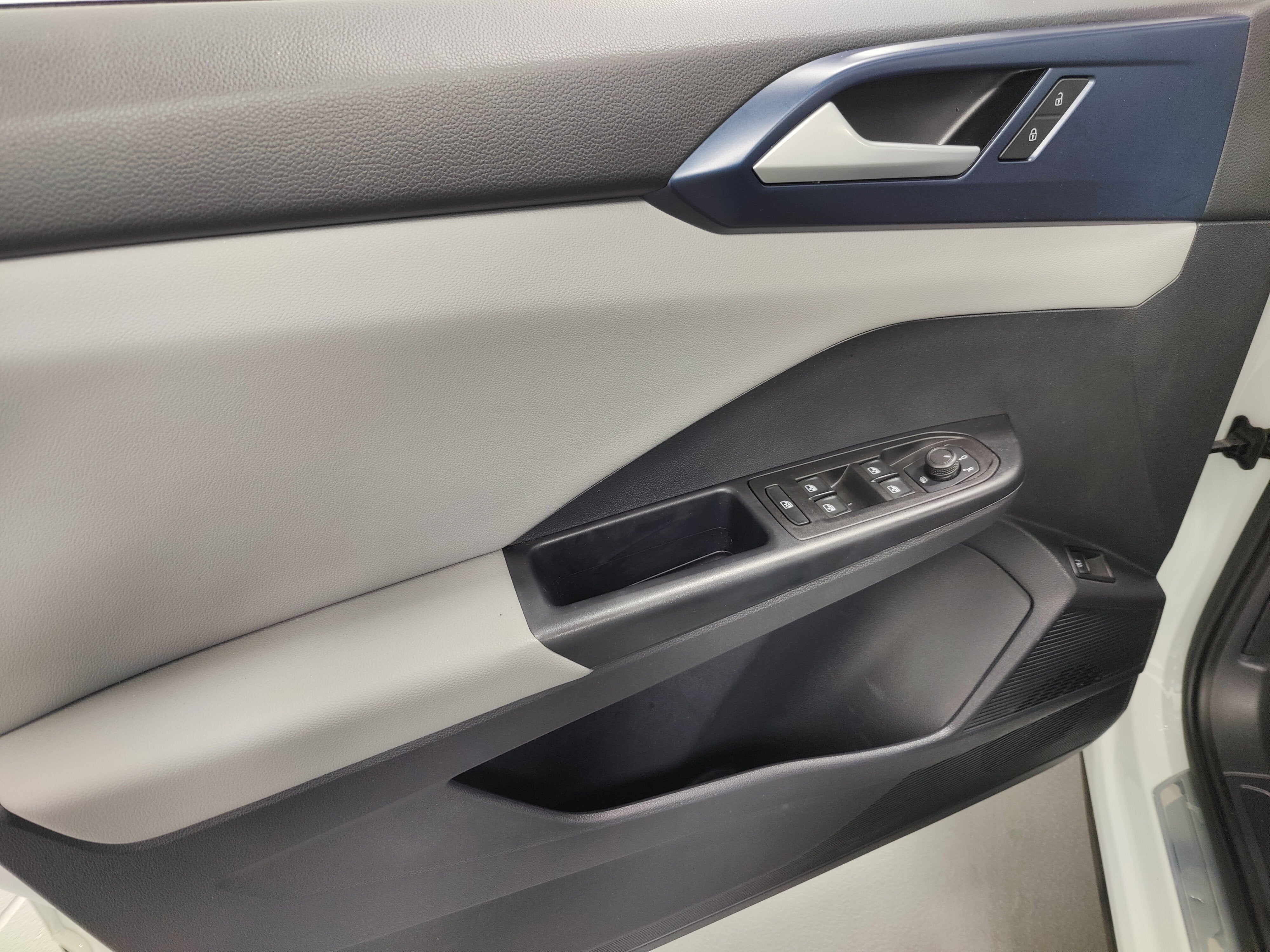 2023 Volkswagen Taos SE w/Sunroof
