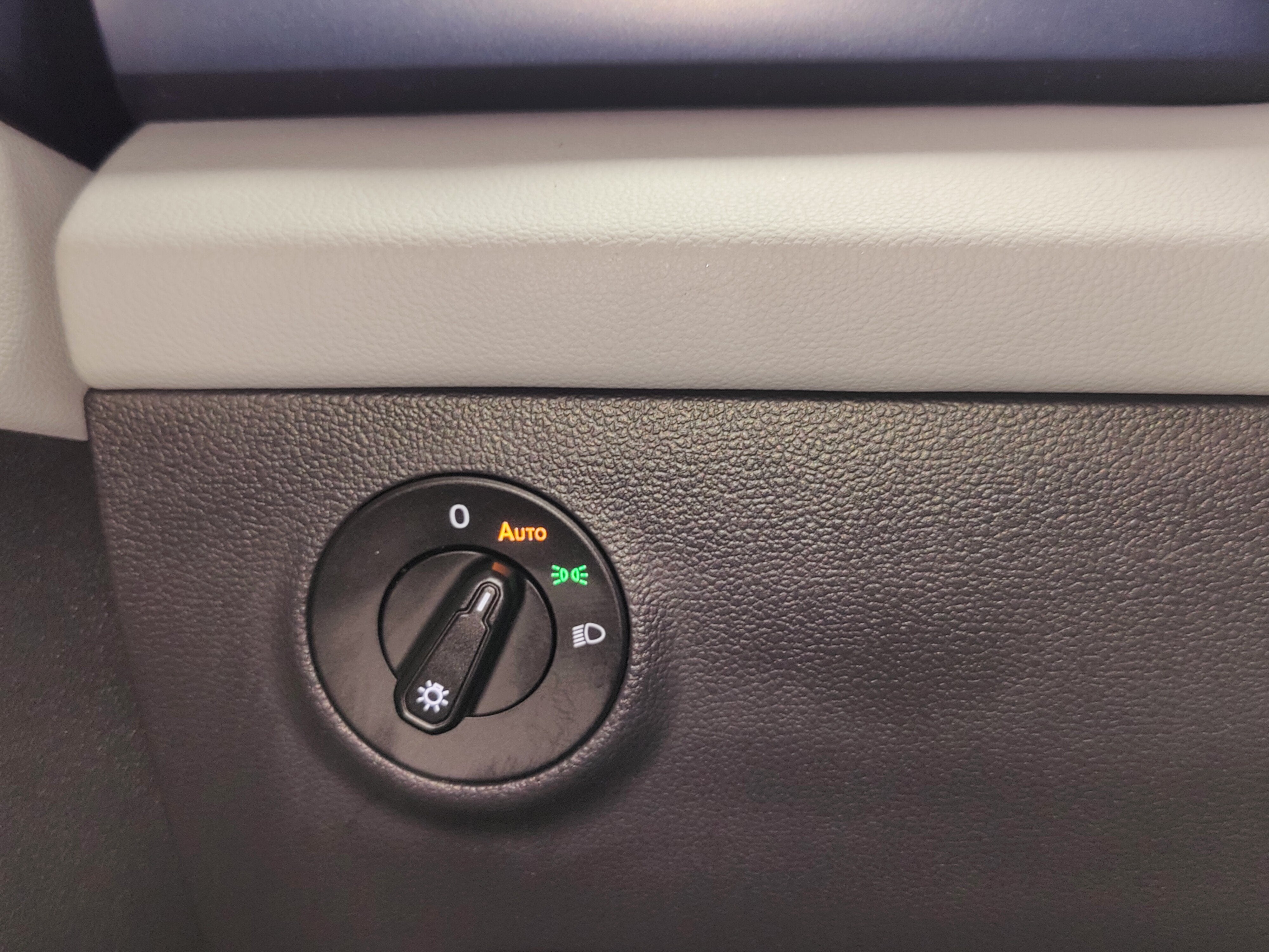 2023 Volkswagen Taos SE w/Sunroof
