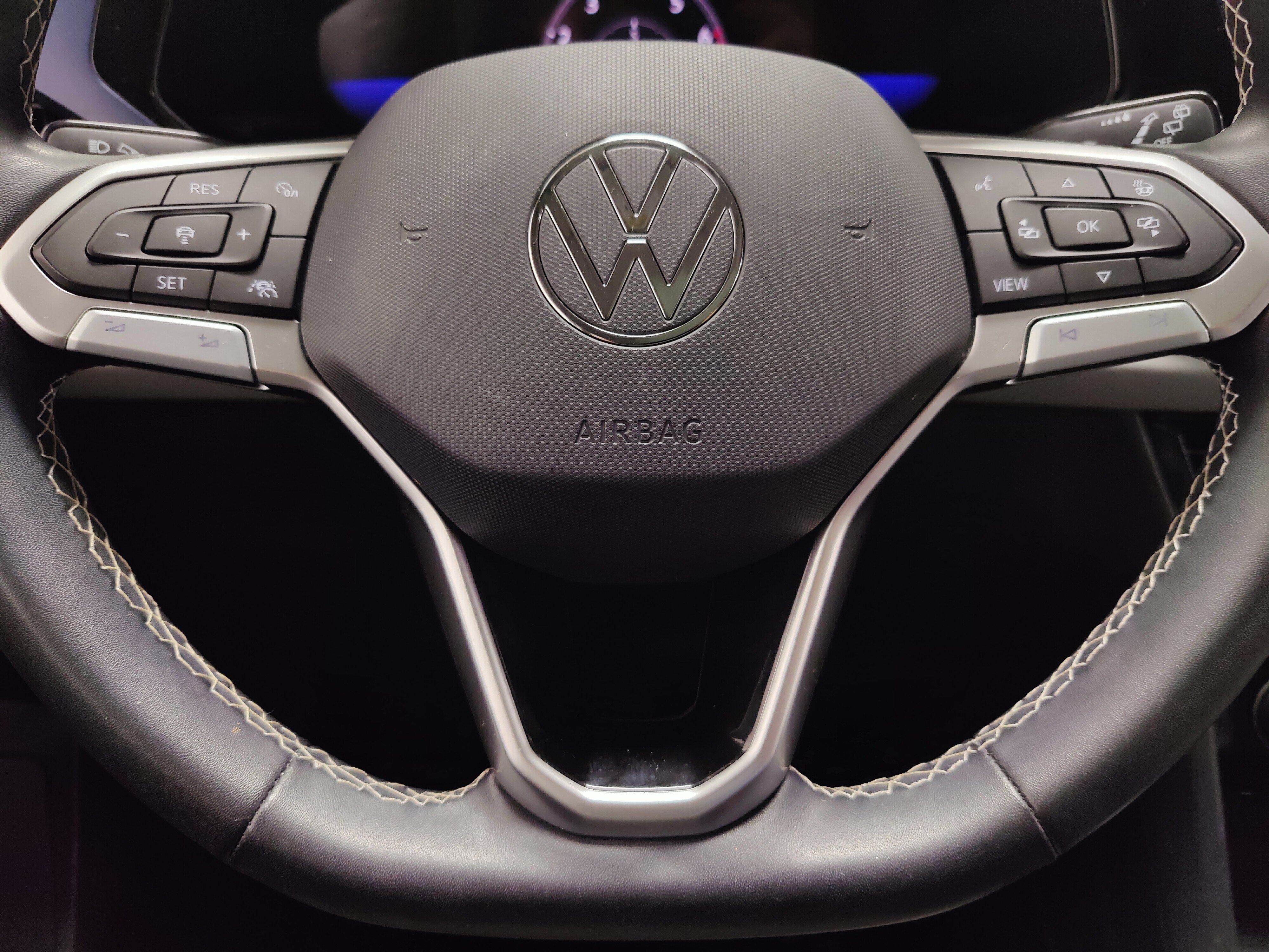 2023 Volkswagen Taos SE w/Sunroof