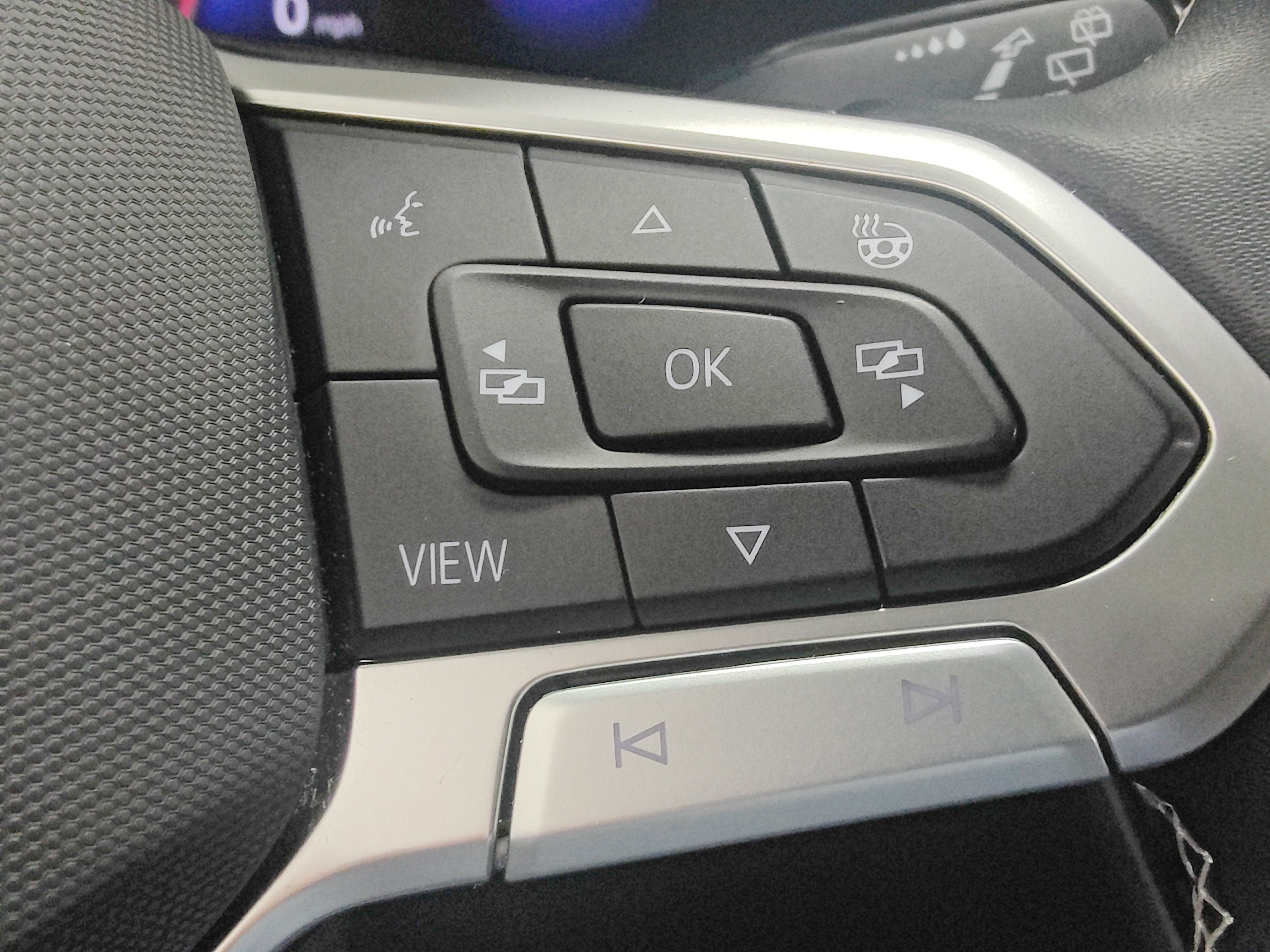 2023 Volkswagen Taos SE w/Sunroof