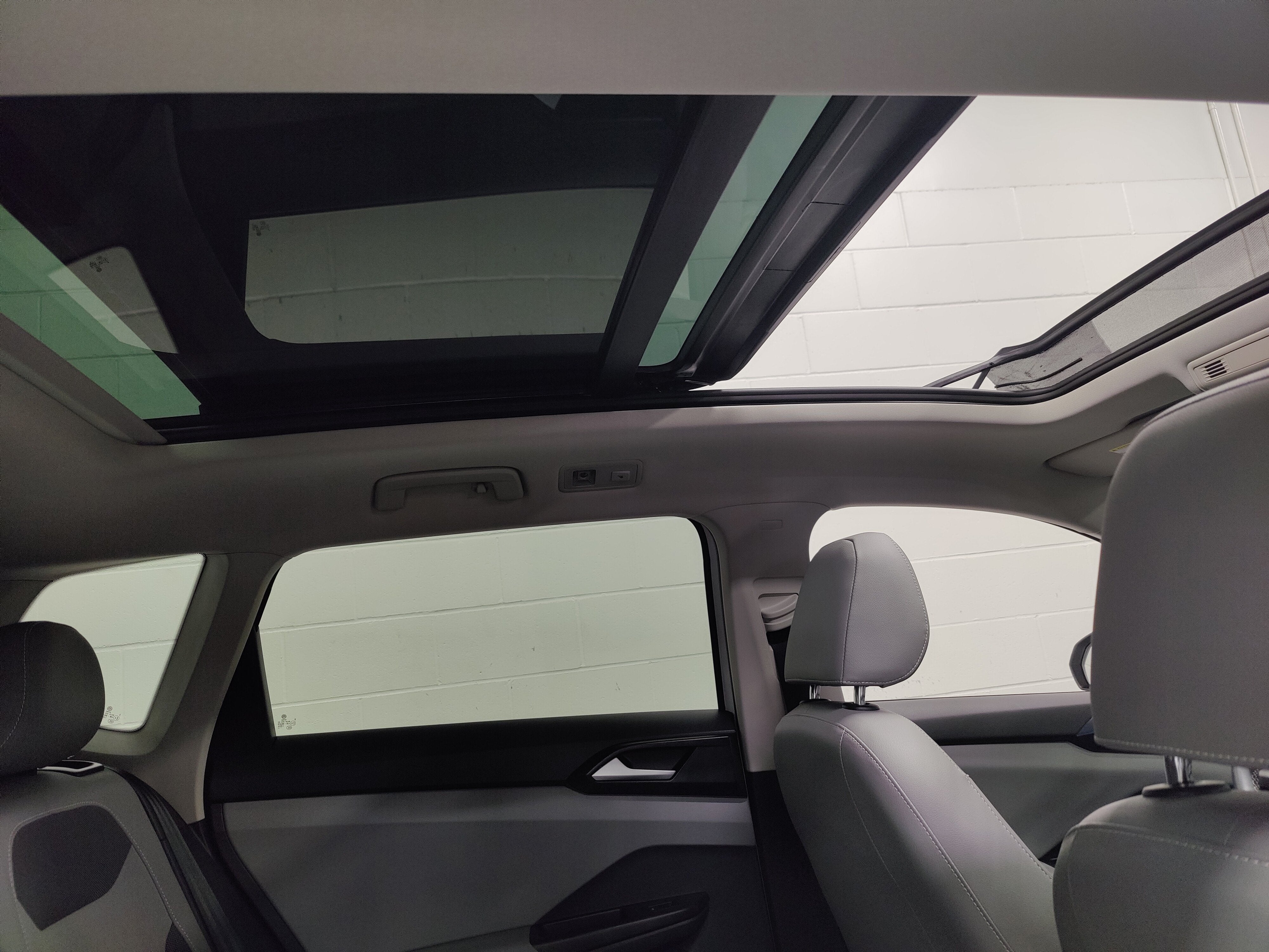 2023 Volkswagen Taos SE w/Sunroof