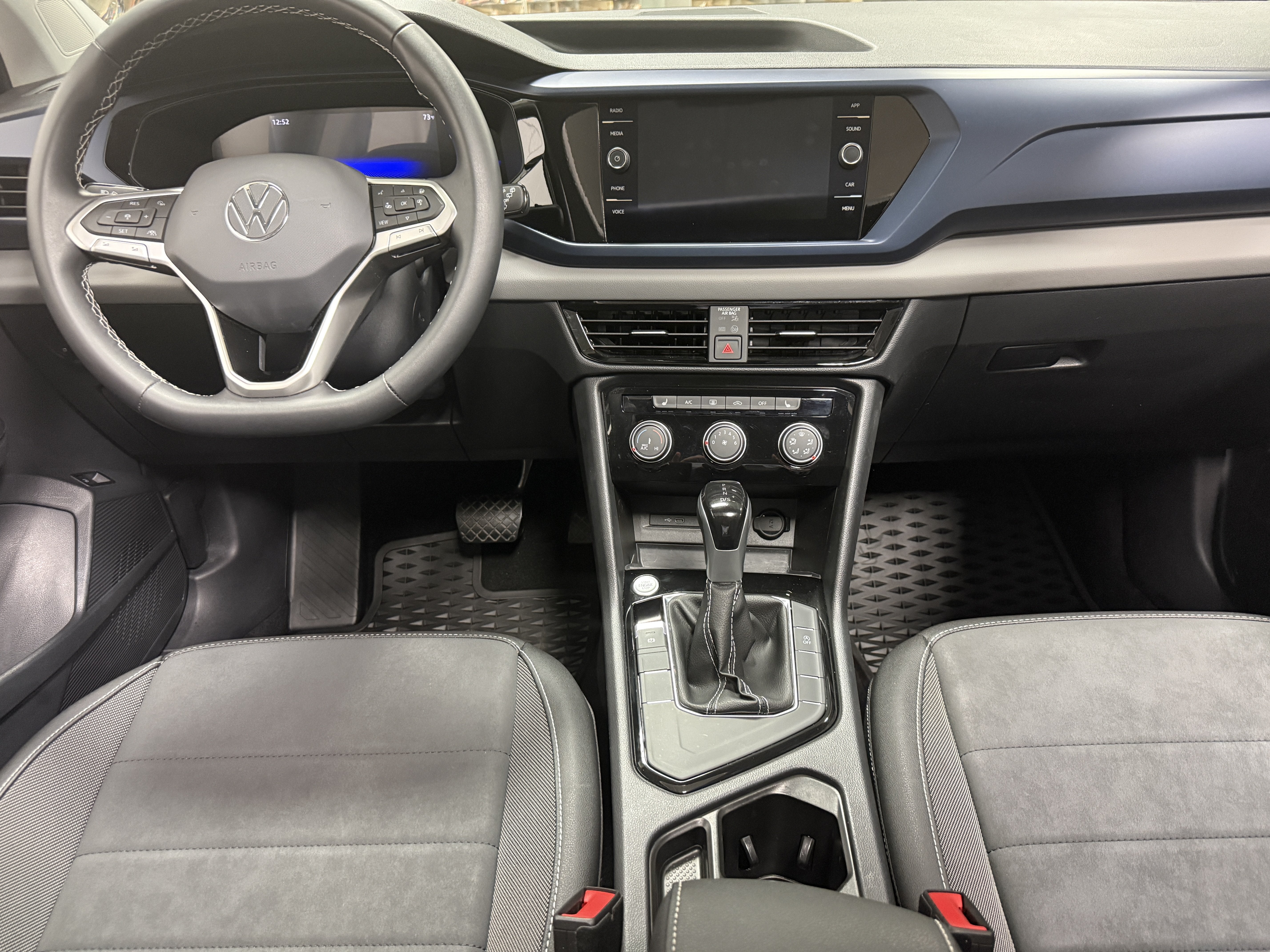 2023 Volkswagen Taos SE w/Sunroof