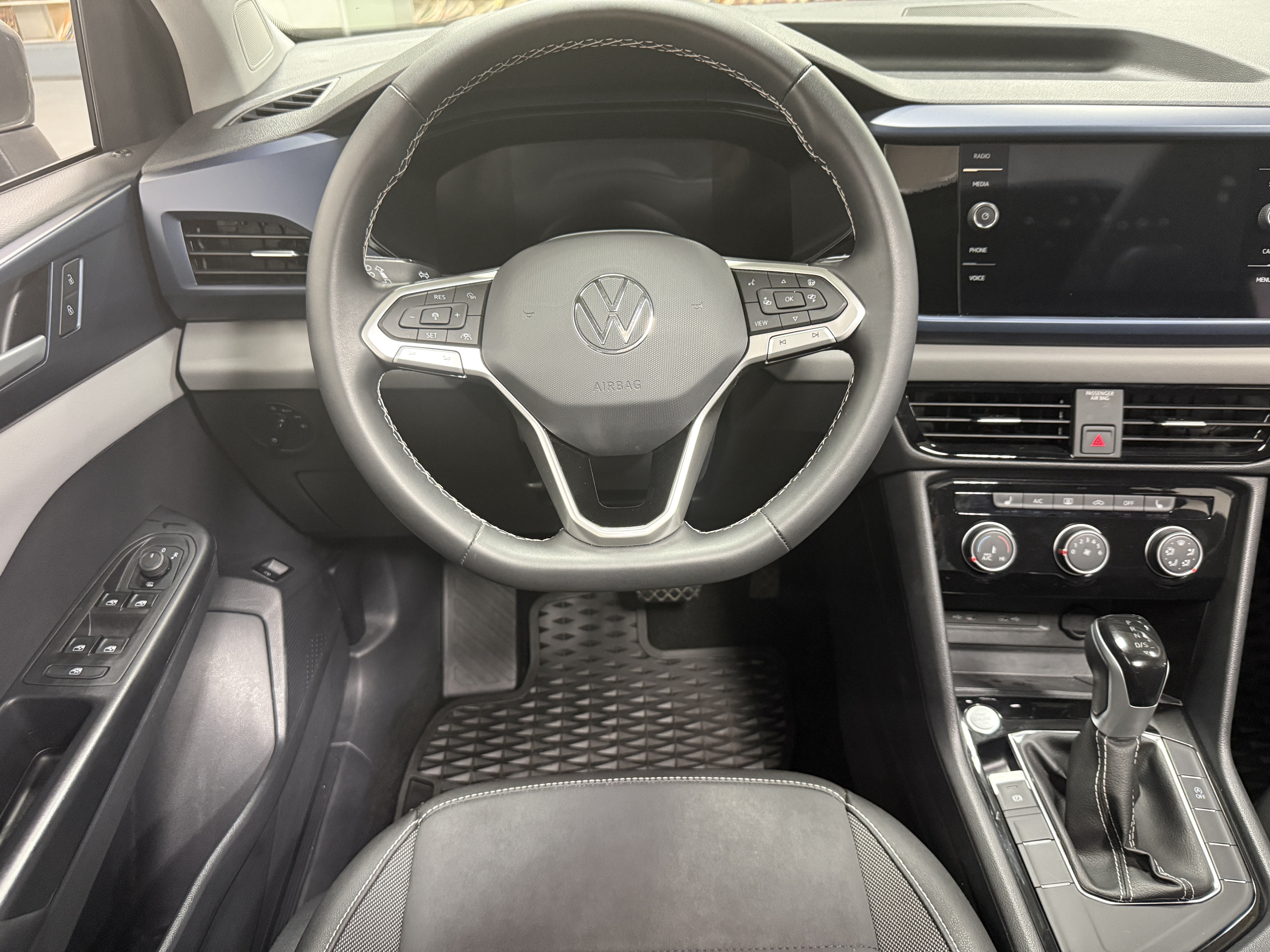 2023 Volkswagen Taos SE w/Sunroof