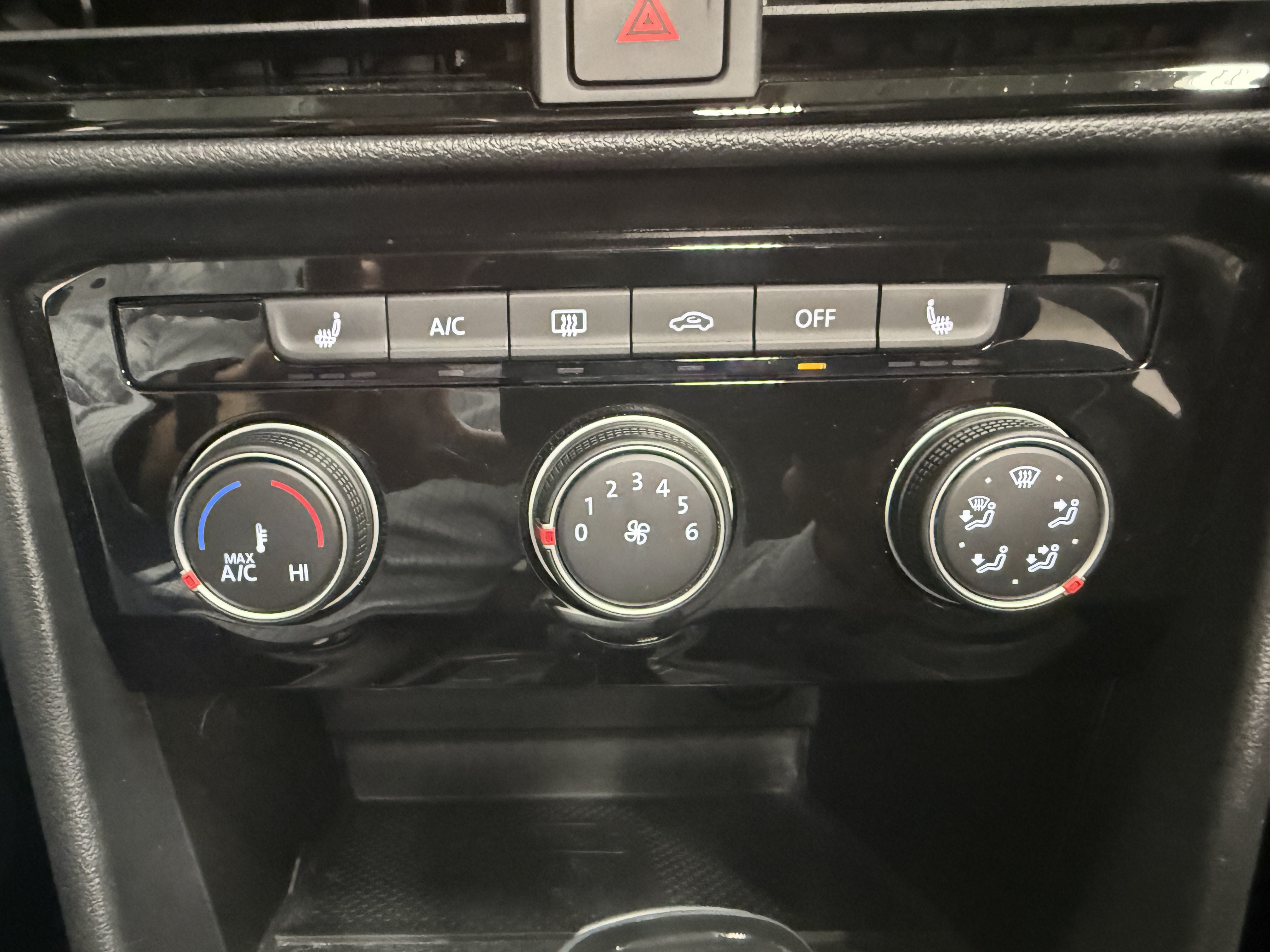 2023 Volkswagen Taos SE w/Sunroof