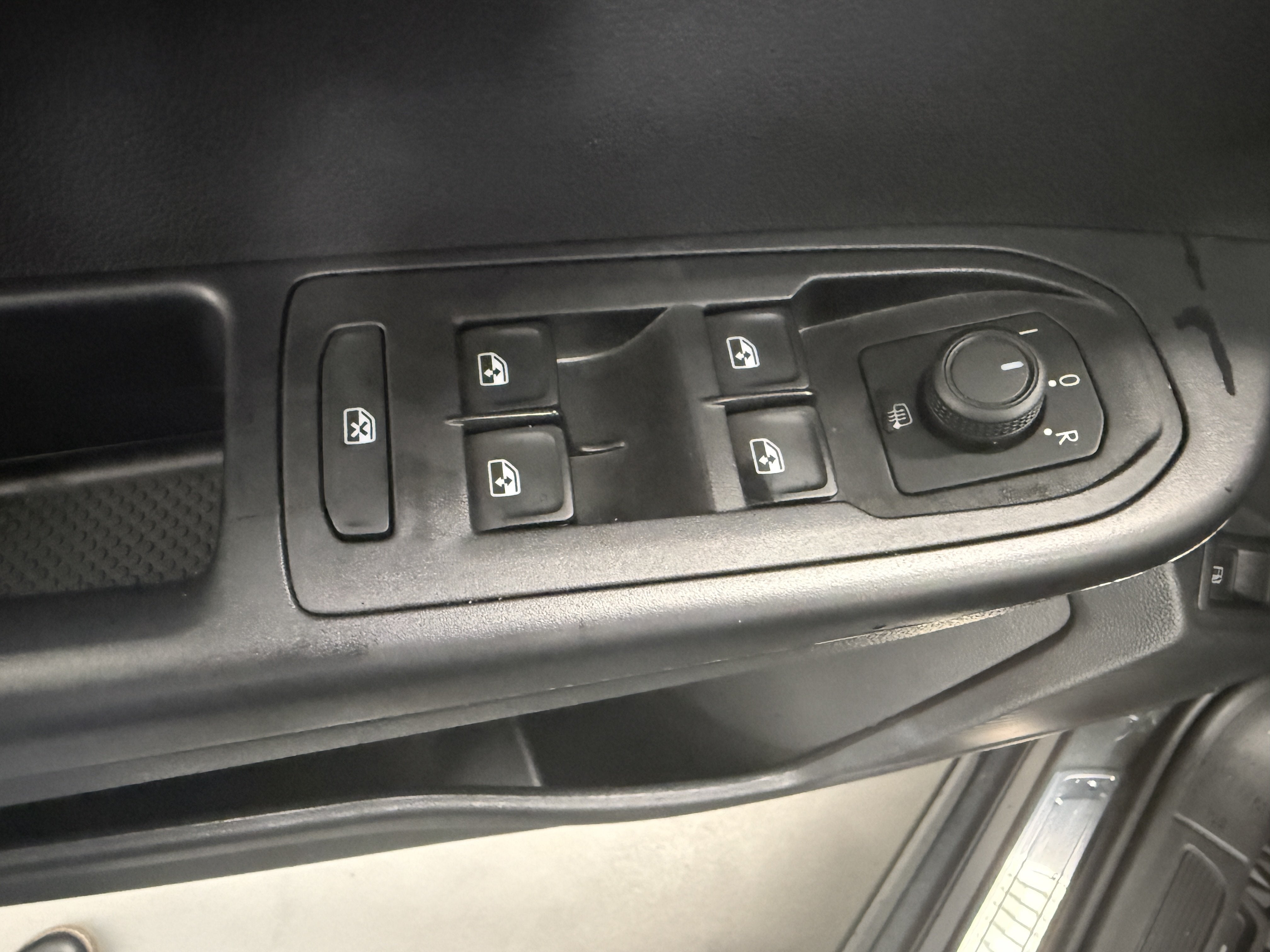 2023 Volkswagen Taos SE w/Sunroof