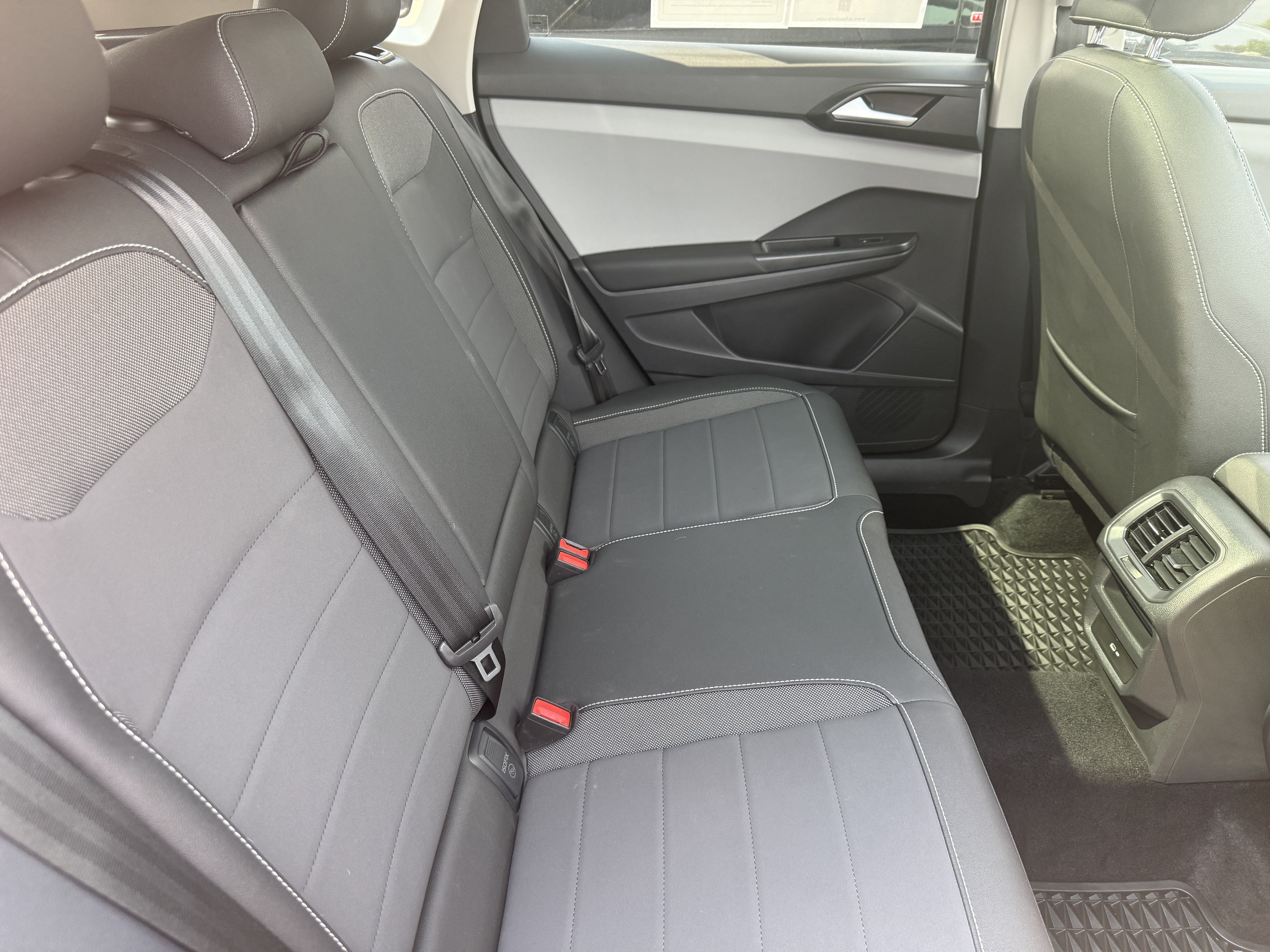 2023 Volkswagen Taos SE w/Sunroof