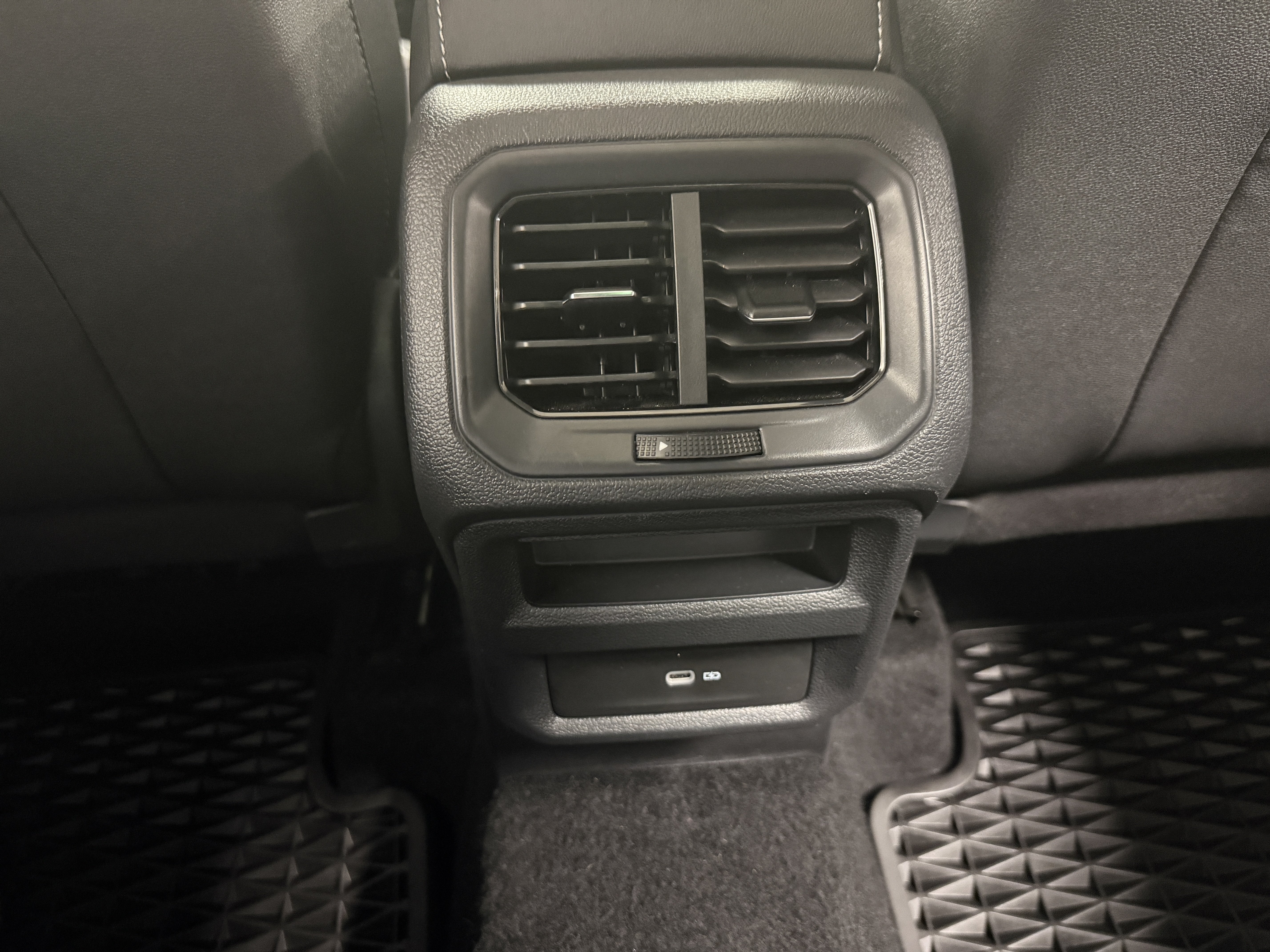 2023 Volkswagen Taos SE w/Sunroof