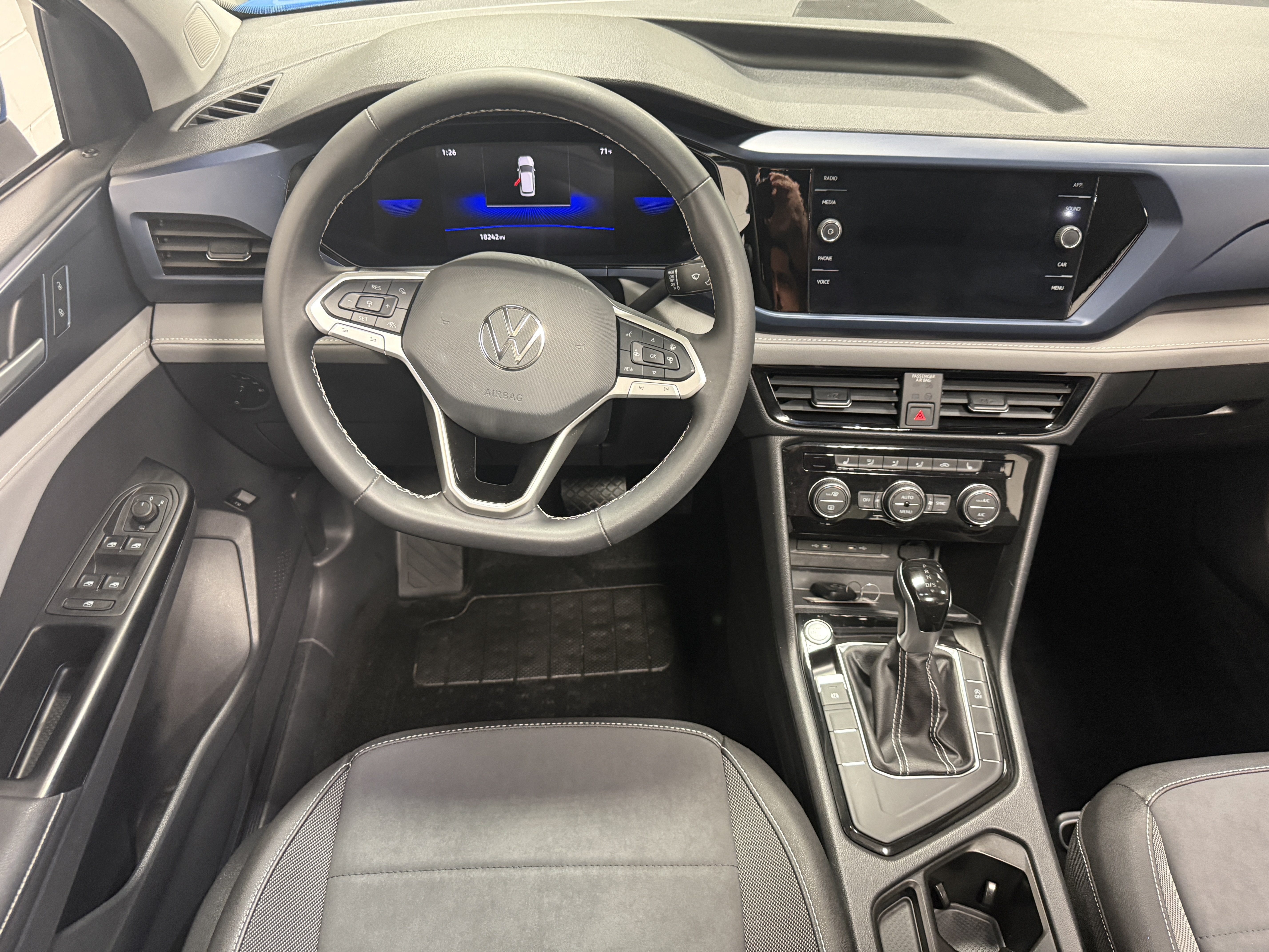 2024 Volkswagen Taos SE w/Sunroof