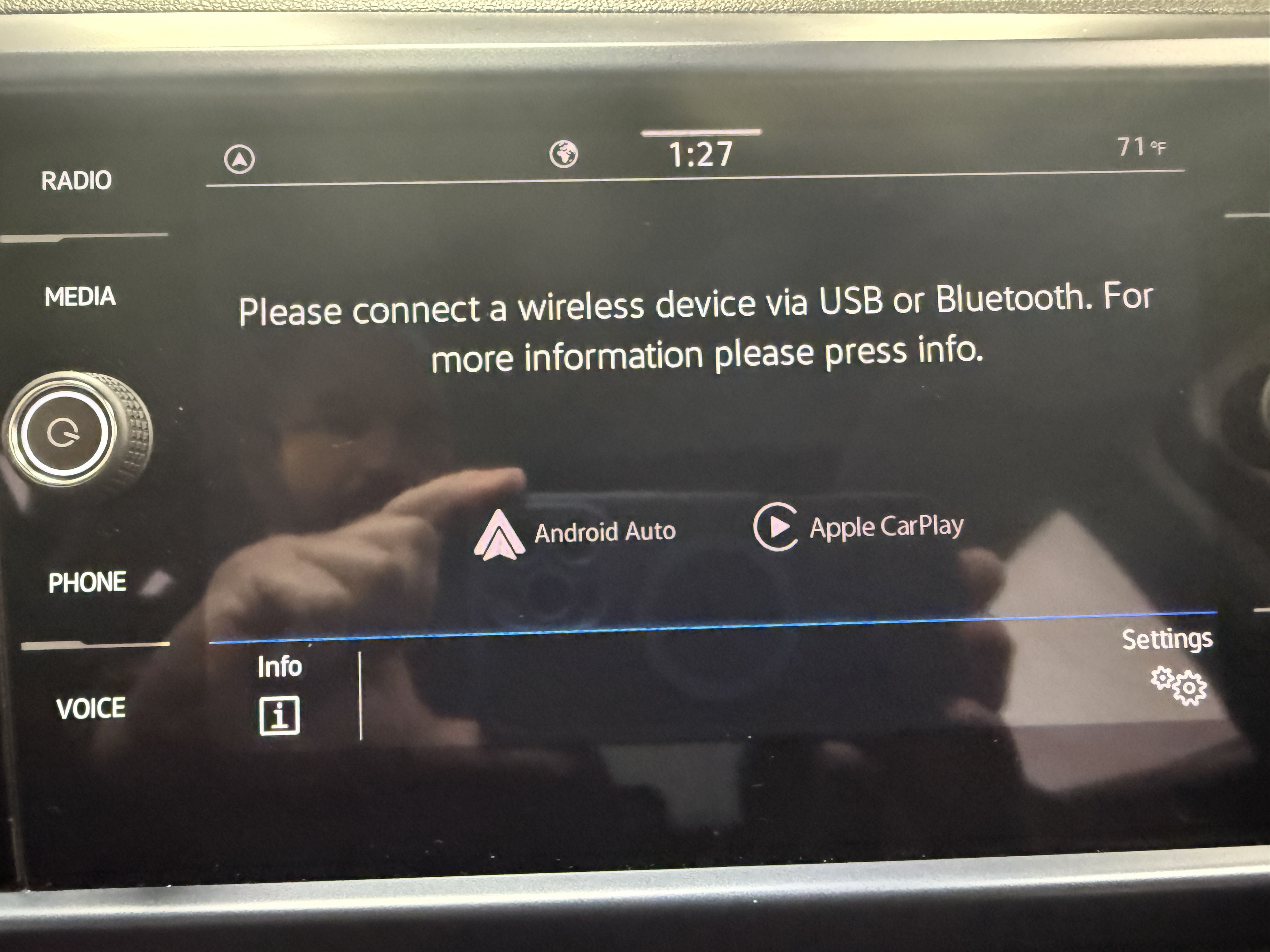2024 Volkswagen Taos SE w/Sunroof