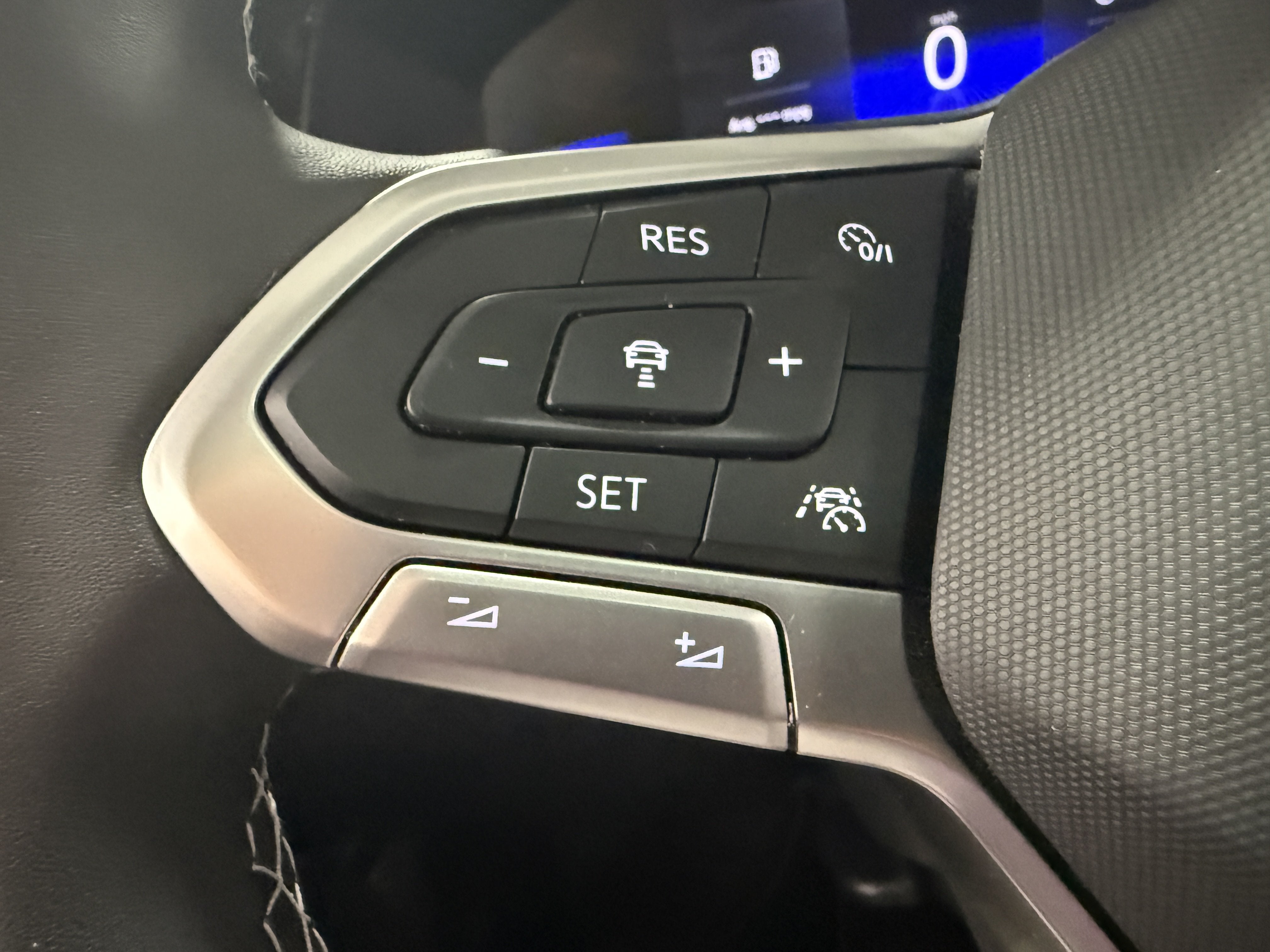 2024 Volkswagen Taos SE w/Sunroof