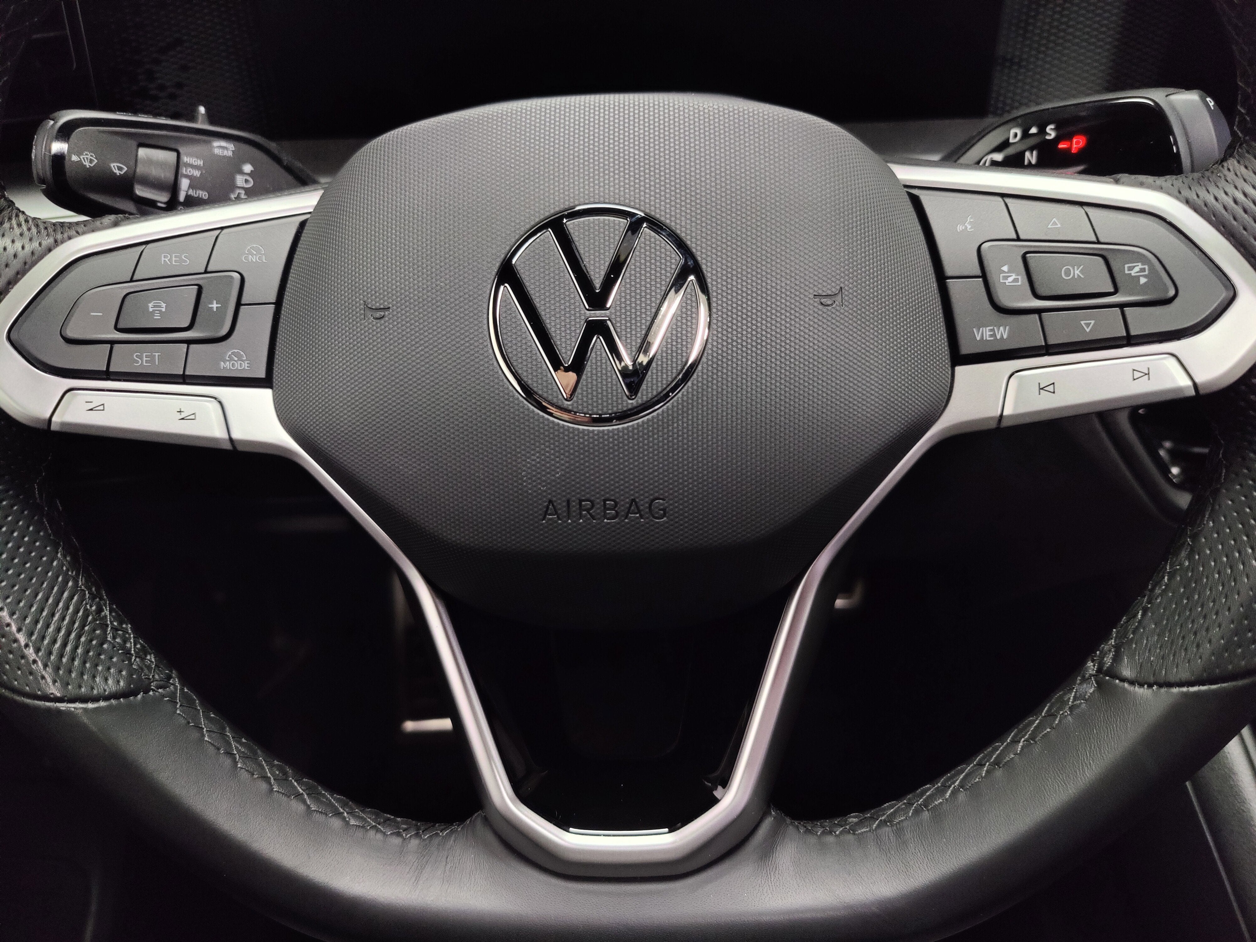 2026 Volkswagen Tiguan AWD SE R-Line Black w/Sunroof