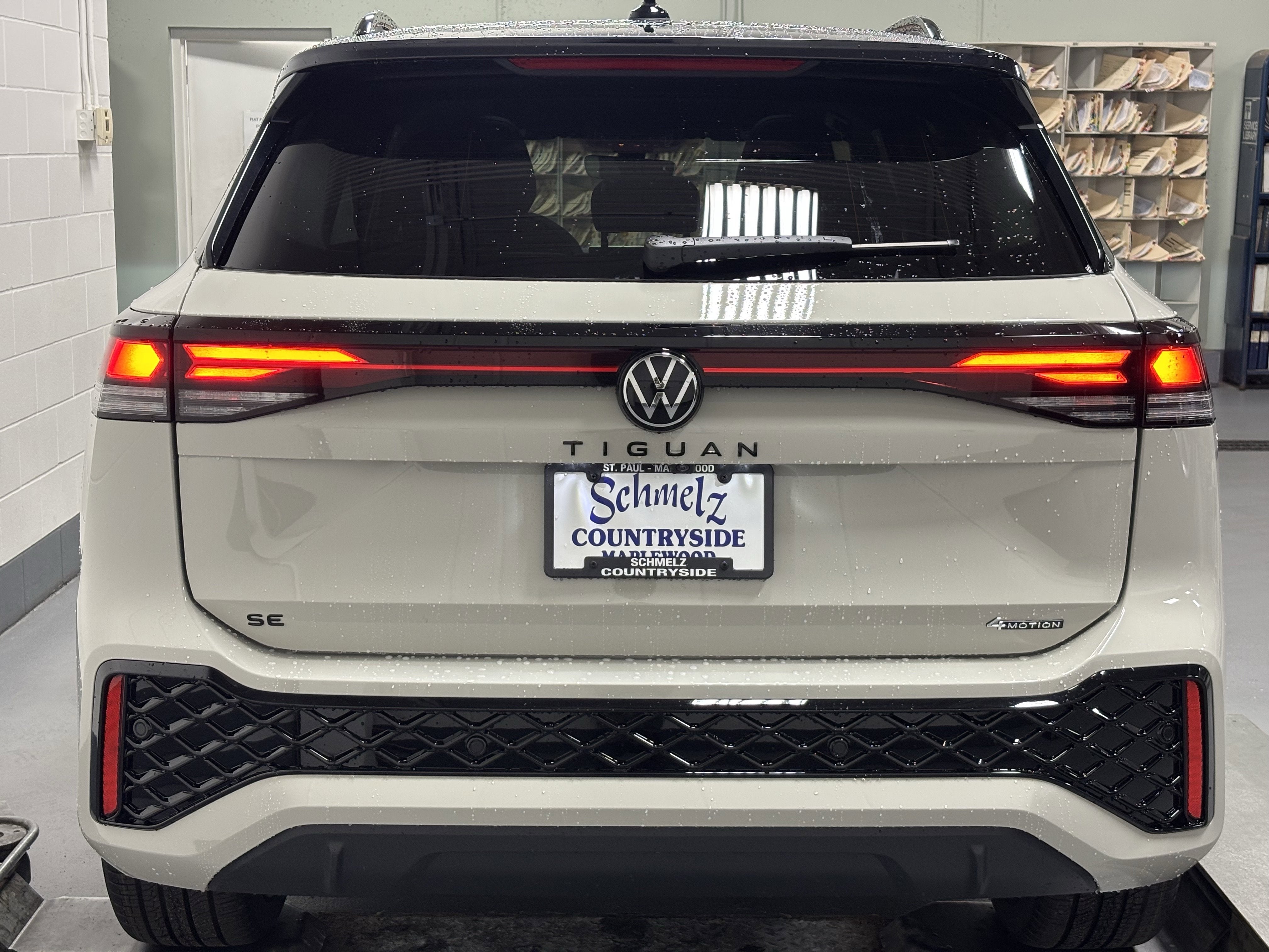 2026 Volkswagen Tiguan SE R-Line Black