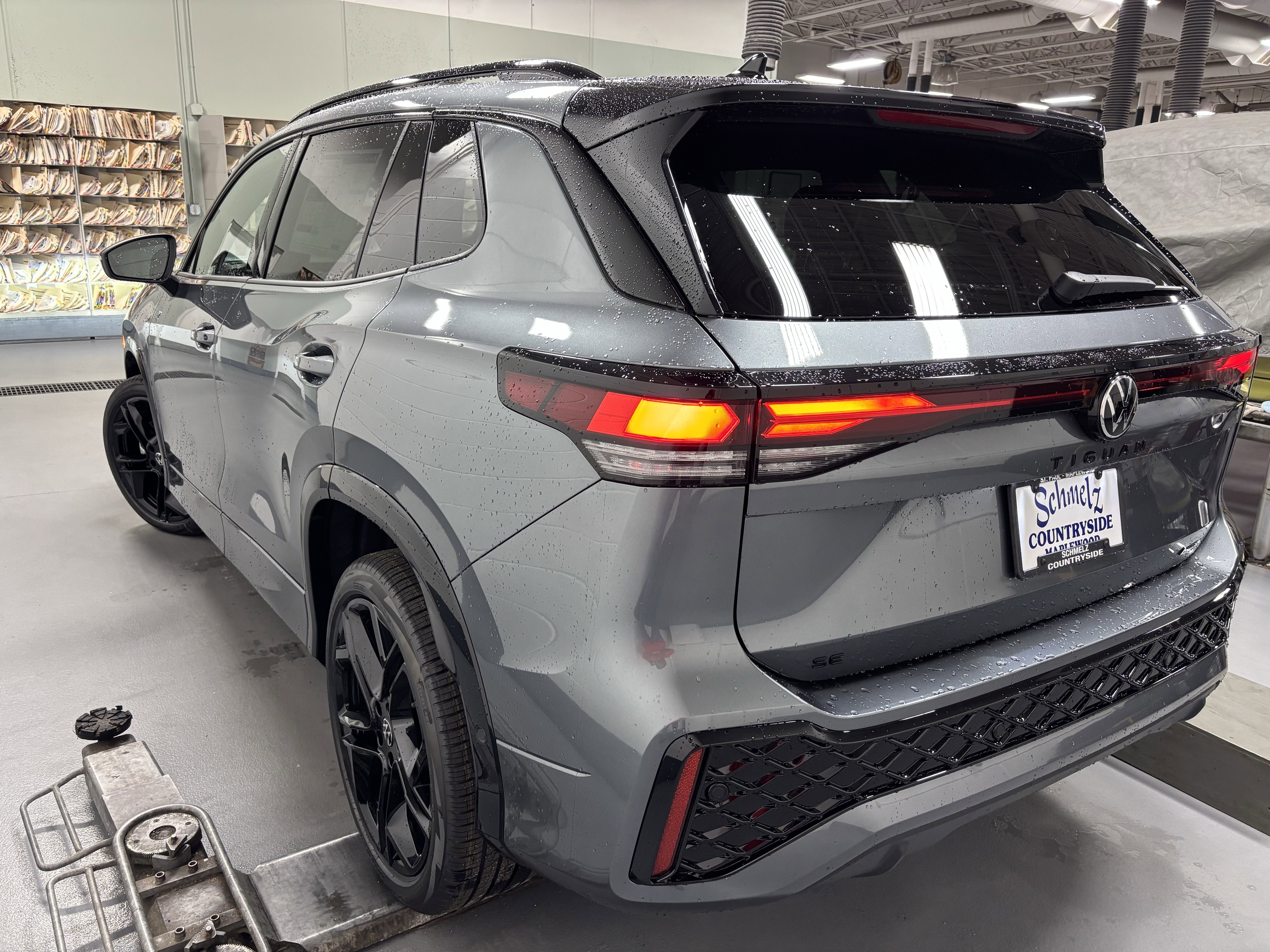 2026 Volkswagen Tiguan SE R-Line Black