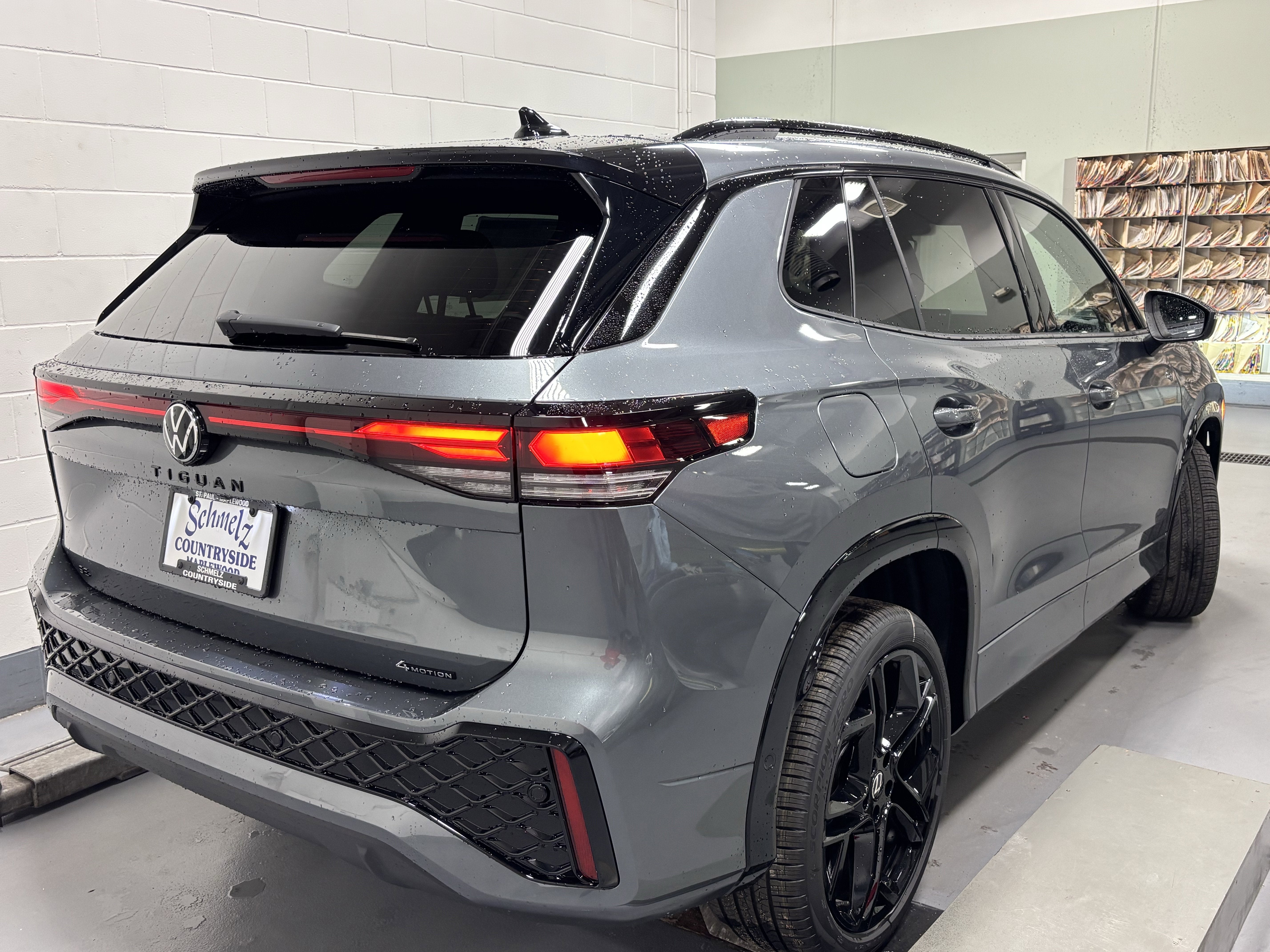 2026 Volkswagen Tiguan SE R-Line Black