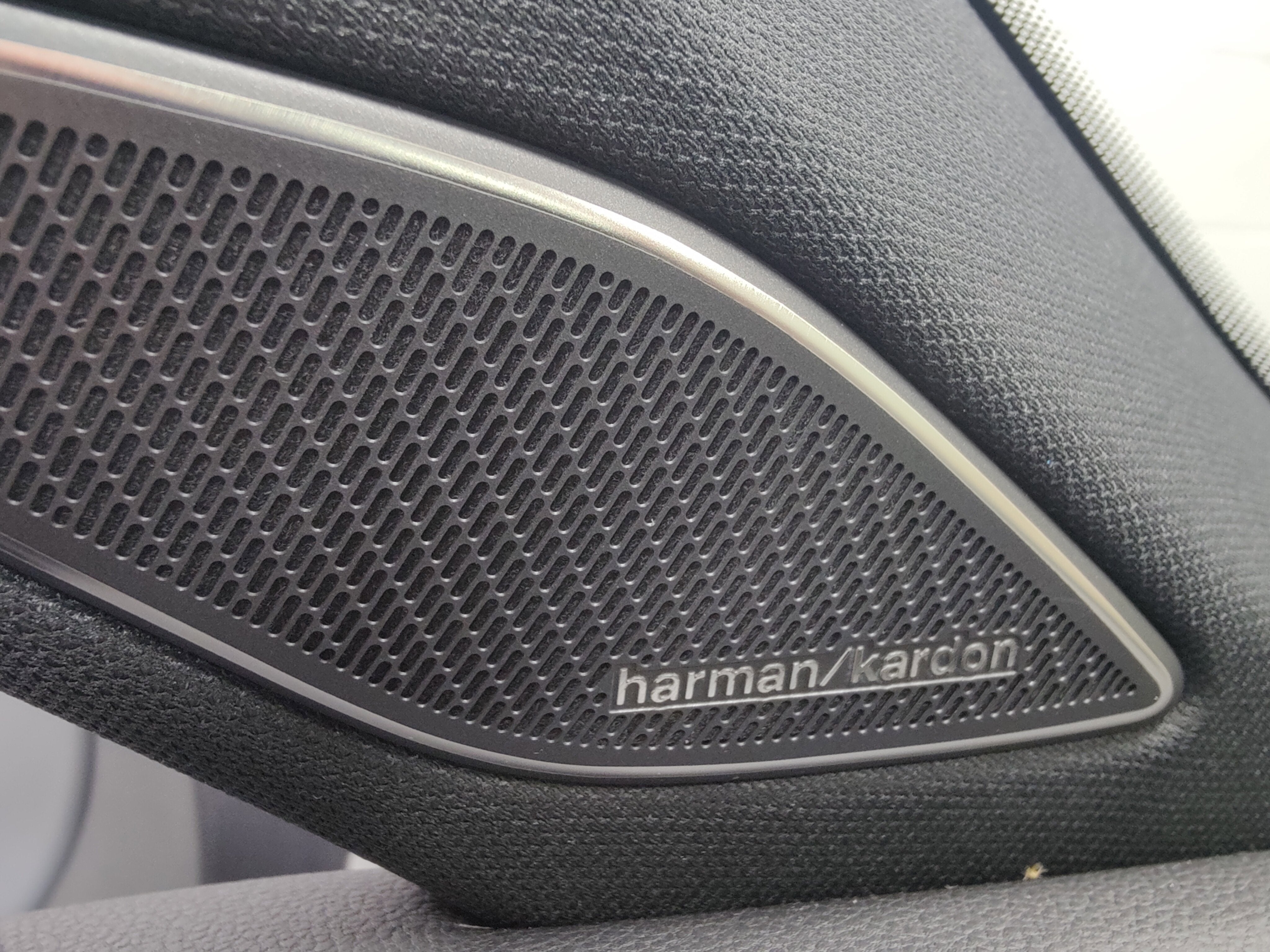 2025 Volkswagen Tiguan SEL R-Line AWD w/Sunroof/Nav