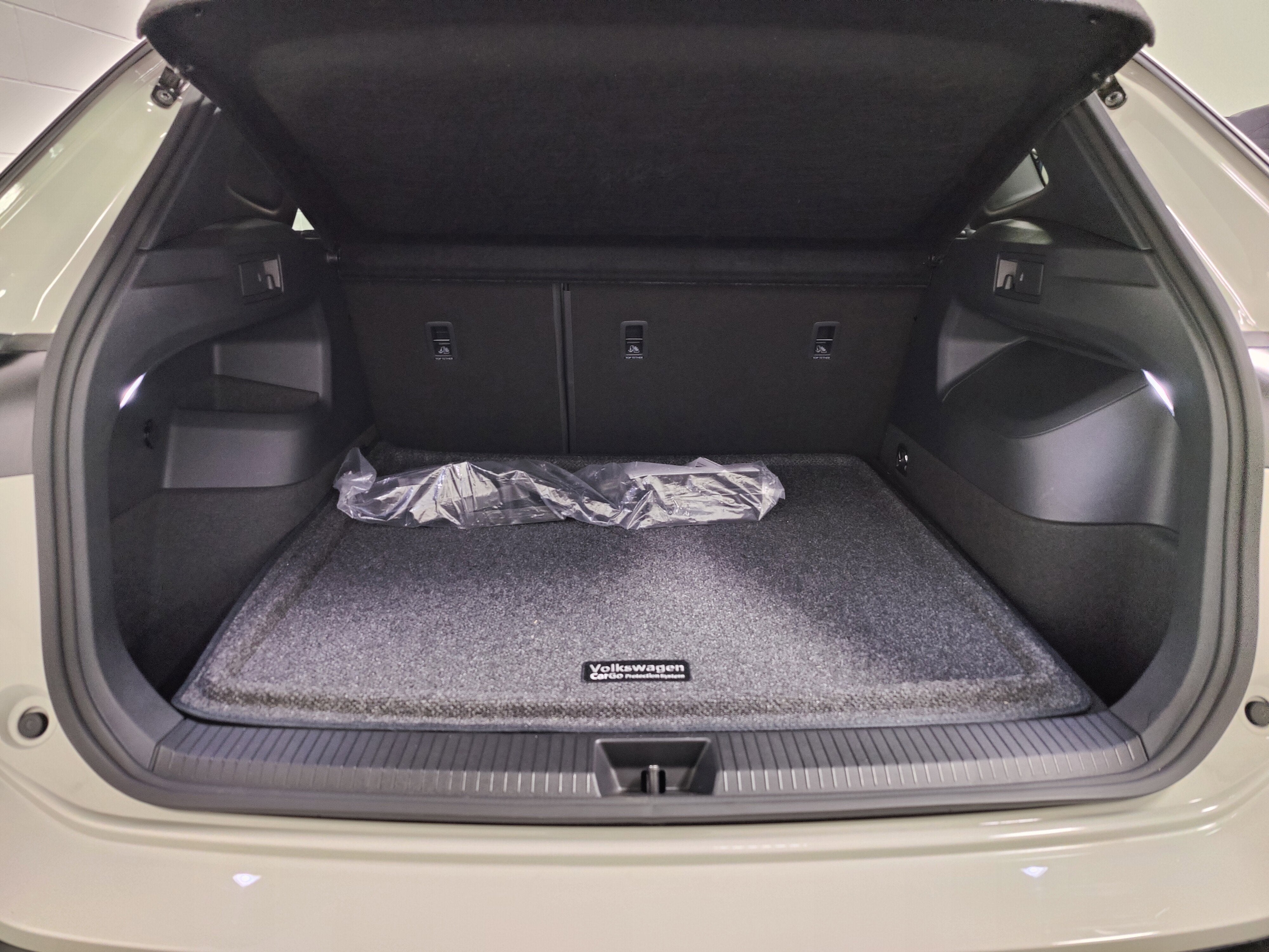 2025 Volkswagen Tiguan SEL R-Line AWD w/Sunroof/Nav