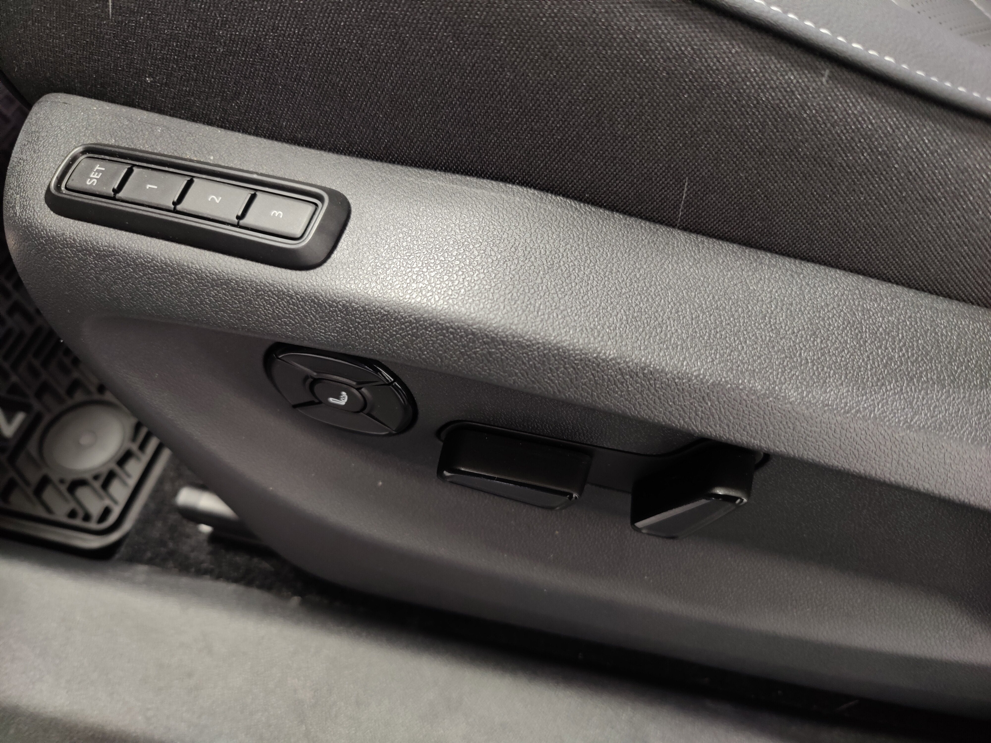 2025 Volkswagen Tiguan SEL R-Line AWD w/Sunroof/Nav