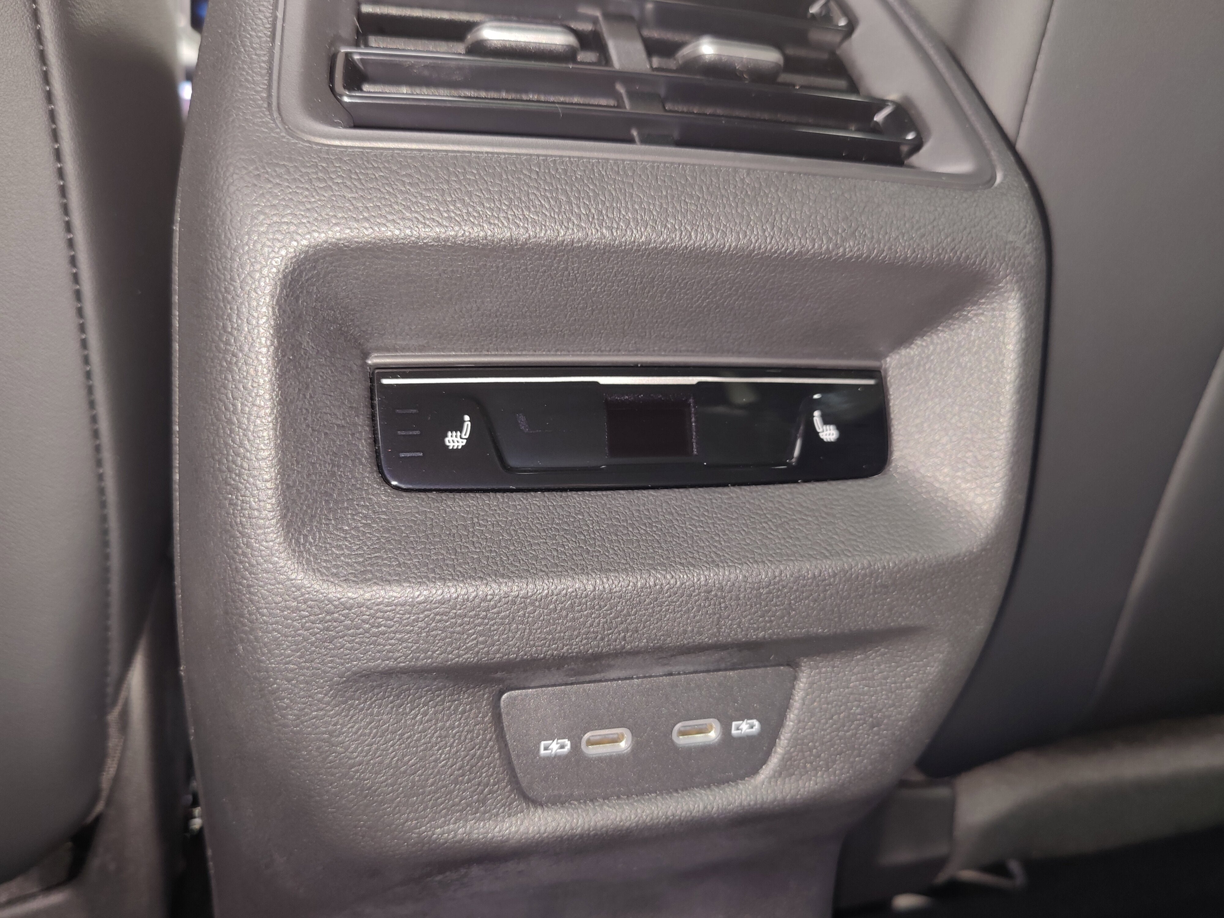 2025 Volkswagen Tiguan SEL R-Line AWD w/Sunroof/Nav