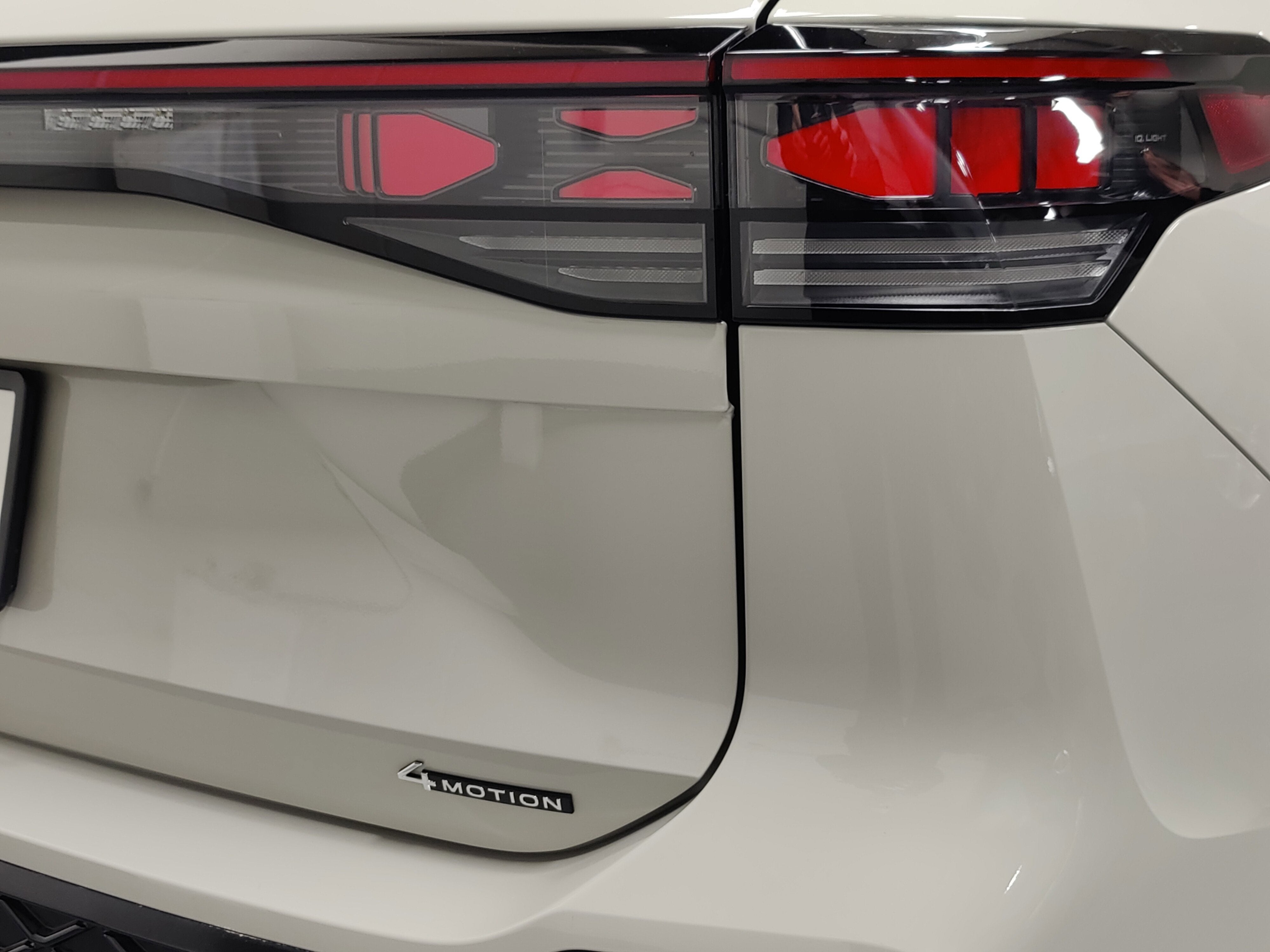 2025 Volkswagen Tiguan SEL R-Line AWD w/Sunroof/Nav